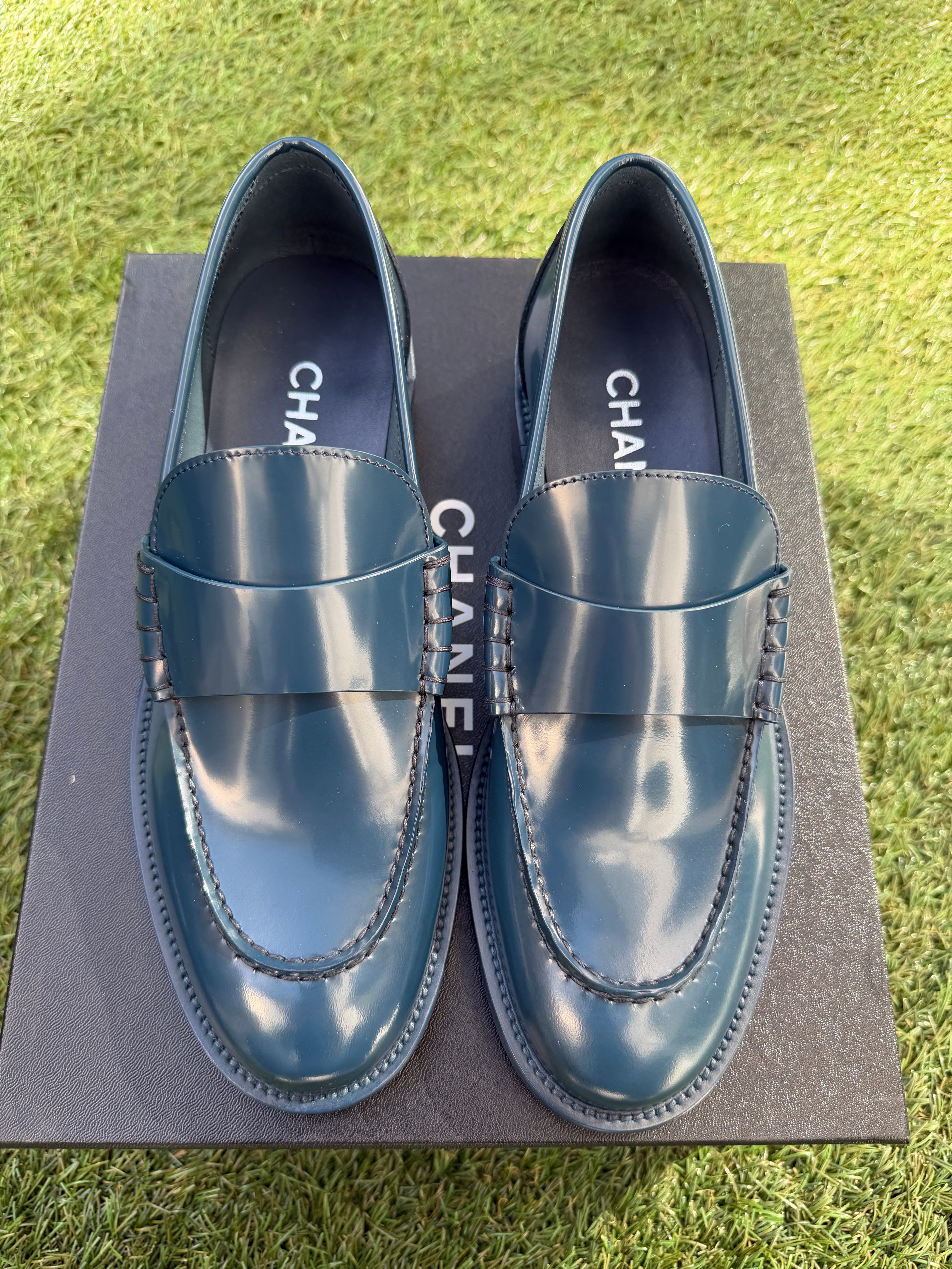 2023 CHANEL NAVY BLUE SHINY LEATHER SILVER LOGO LOAFERS OXFORD