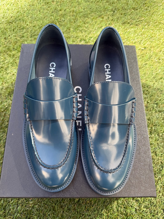 2023 CHANEL NAVY BLUE SHINY LEATHER SILVER LOGO LOAFERS OXFORD SHOES