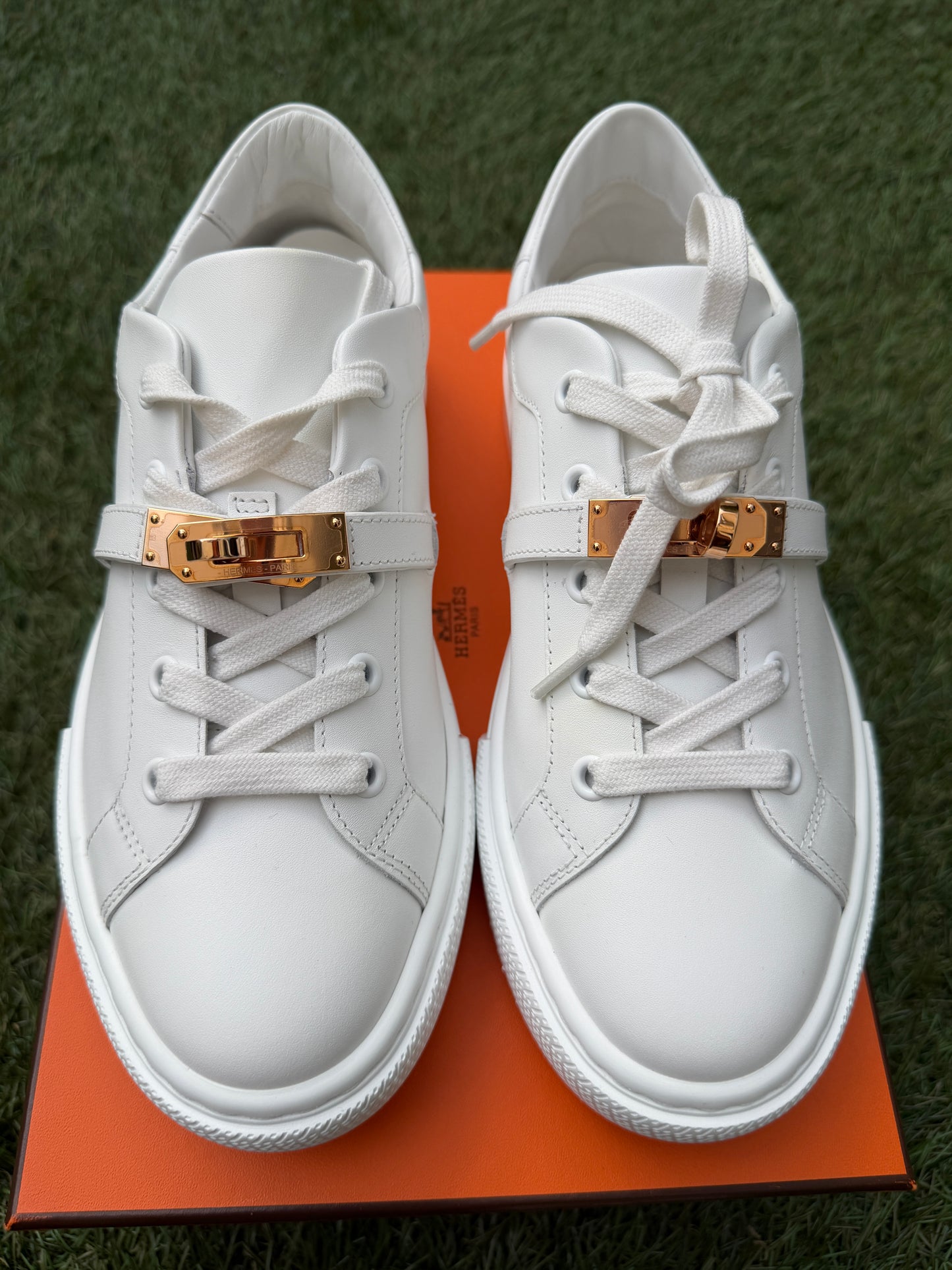 $1.7K HERMES KELLY BUCKLE DAY WHITE BLANC LEATHER WITH ROSE GOLD HW SNEAKERS