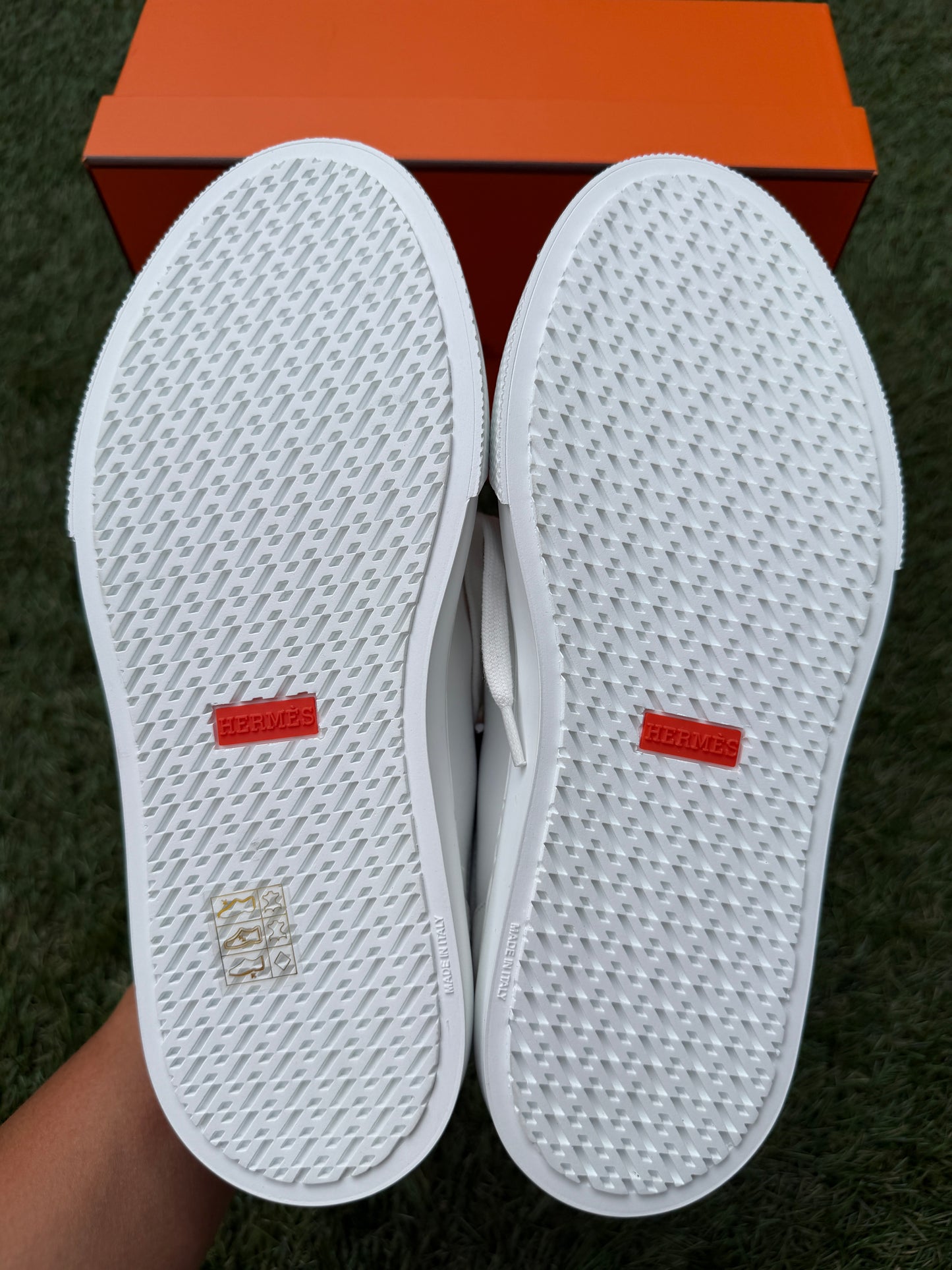 $1.7K HERMES KELLY BUCKLE DAY WHITE BLANC LEATHER WITH ROSE GOLD HW SNEAKERS