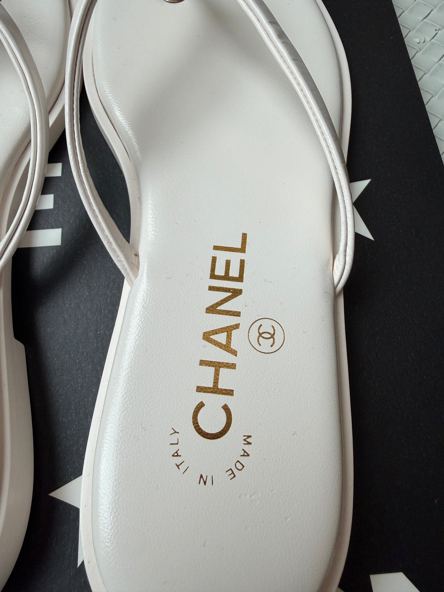 Chanel 2026 MÉTIERS D’ART Ivory White Leather Gold CC Logo Flip Flops Slides Flat Sandals Thongs