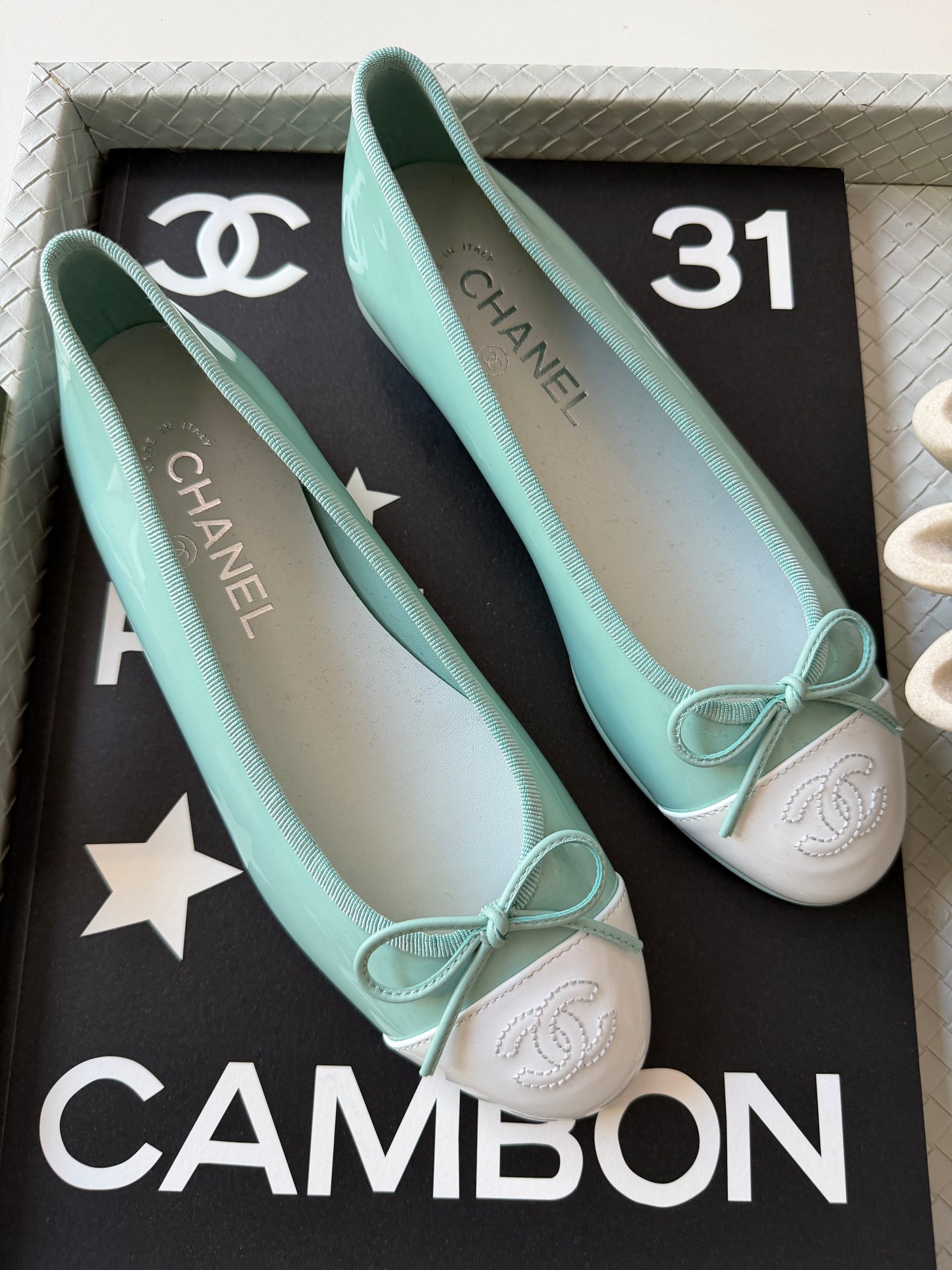 CHANEL MINTY TURQUOISE LIGHT GREEN PATENT LEATHER WHITE CC CAP TOE BALLET BALLERINA FLATS