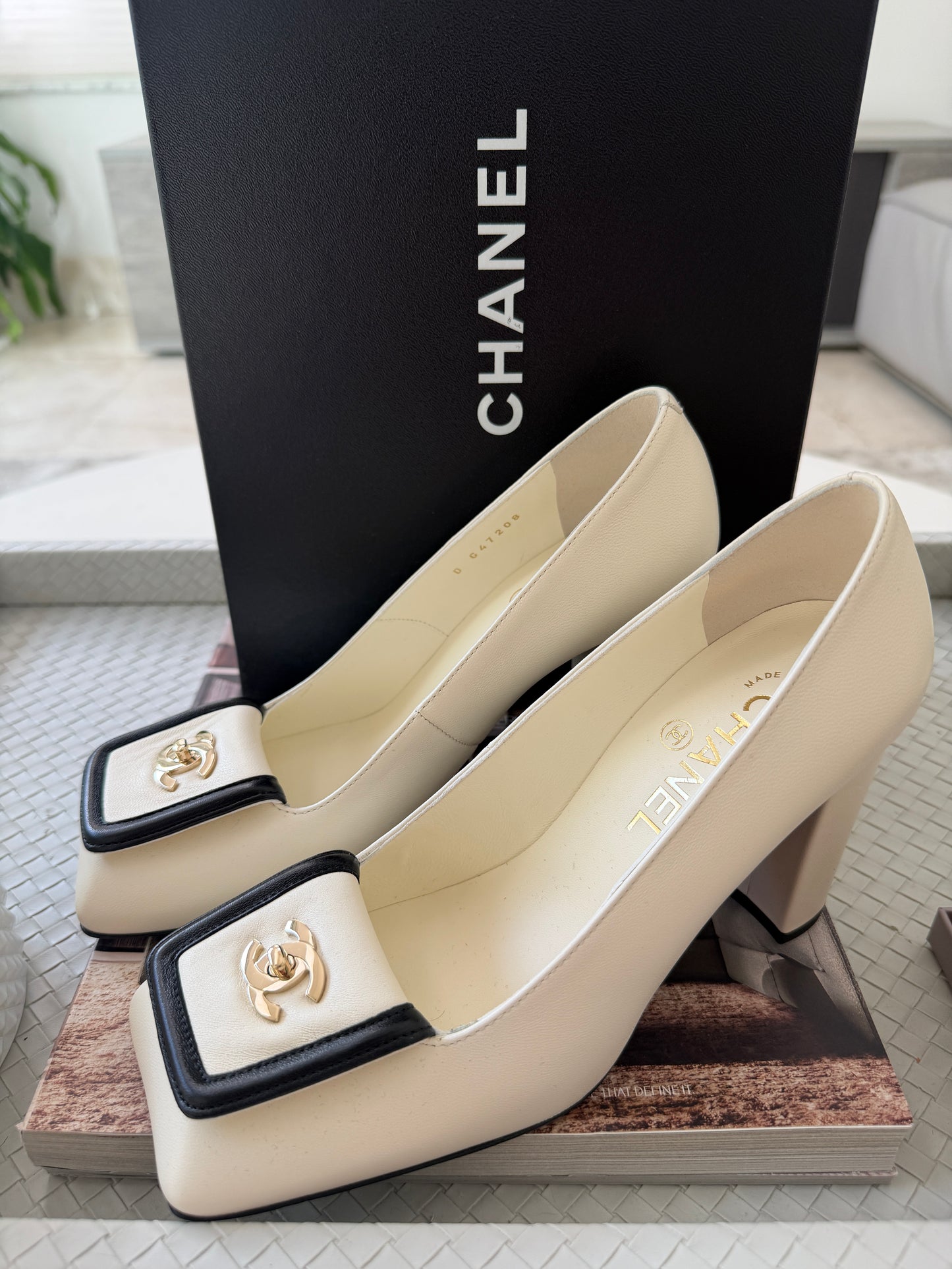 Chanel SS 26 Blazy Ivory Black Lambskin Square Toe CC Logo Turn-lock Pumps Heels