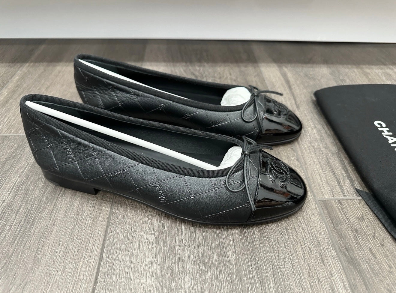 CHANEL CC LOGO STAMPED EMBOSSED BLACK LEATHER PATENT CAP TOE BALLET BALLERINA FLATS SHOES