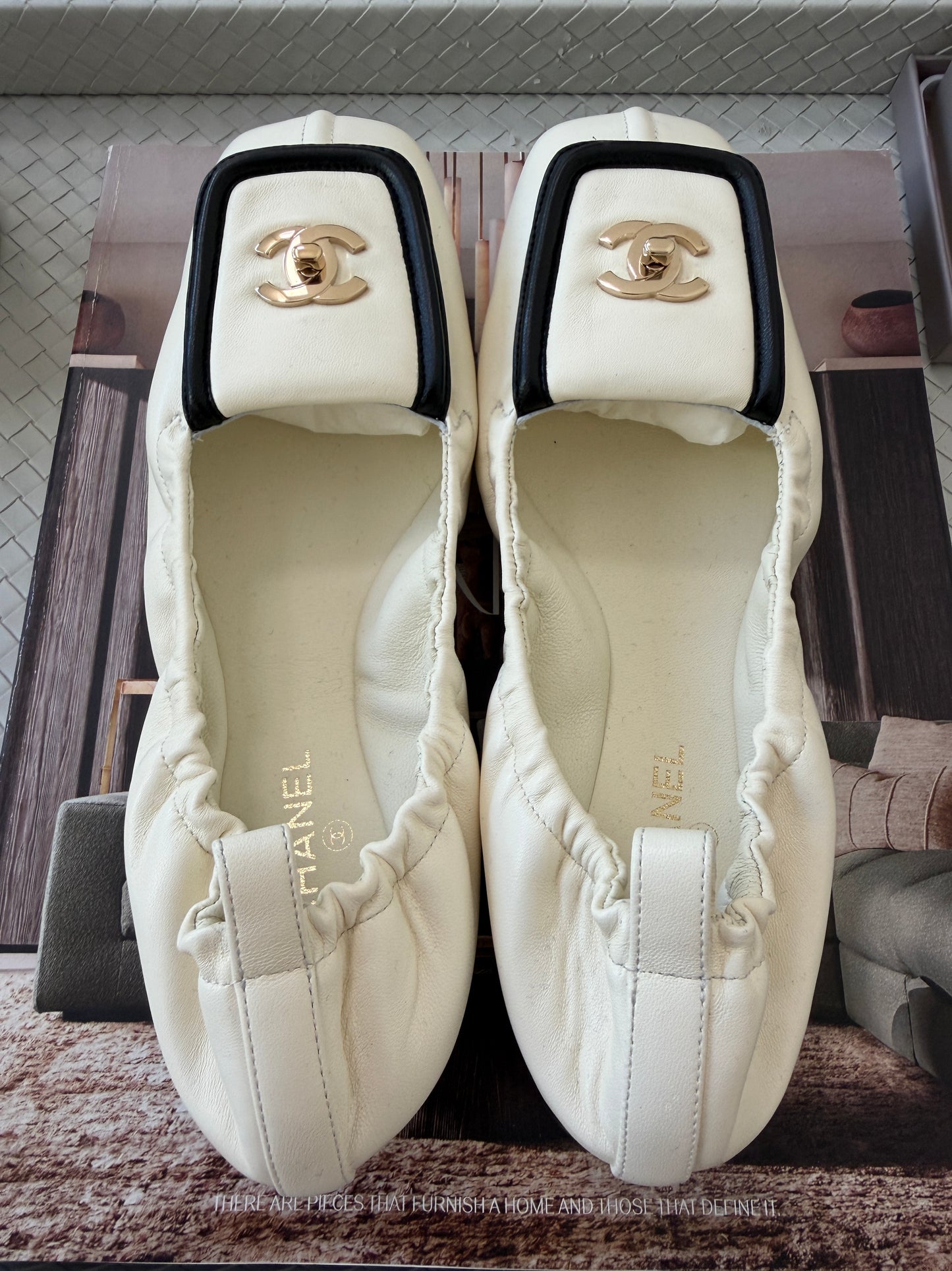 Chanel SS 26 Blazy Ivory Lambskin Square Toe CC Logo Turn-lock Crunchy Ballet Flats