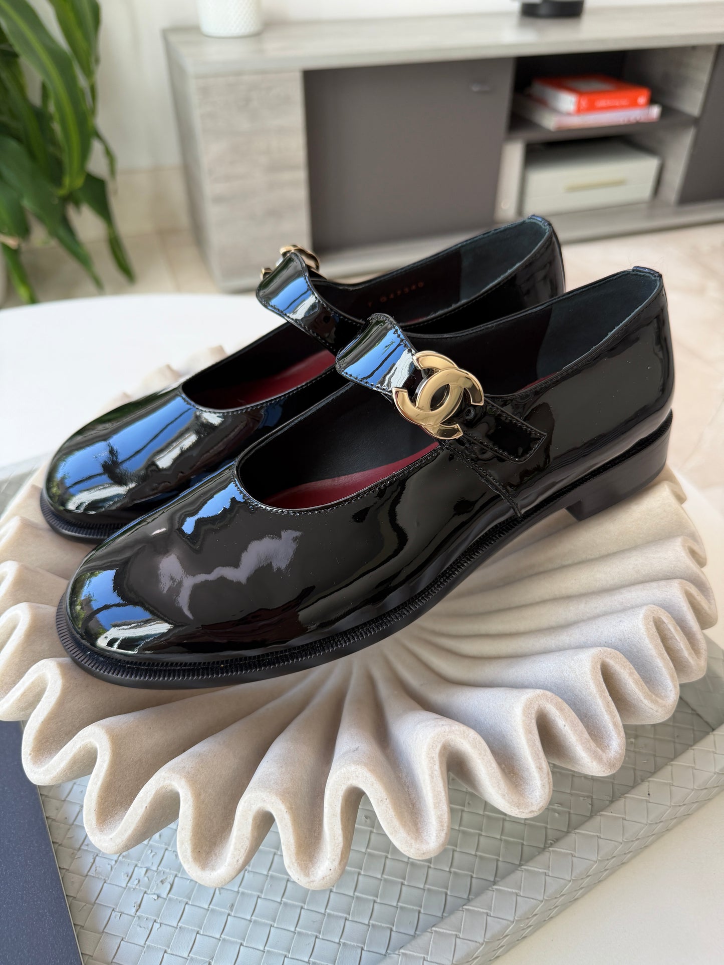 CHANEL 26B BLACK PATENT LEATHER MARYJANES GOLD CC LOGO ADJUSTABLE LOCK FLATS