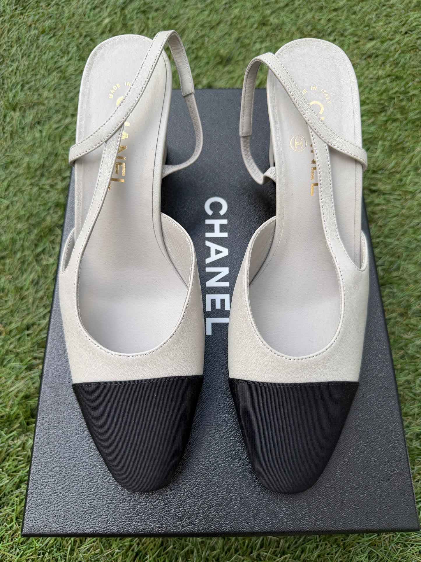 CHANEL CLASSIC LOGO LIGHT GRAY LEATHER SLINGBACK LOW HEEL SLINGBACKS CAP TOE