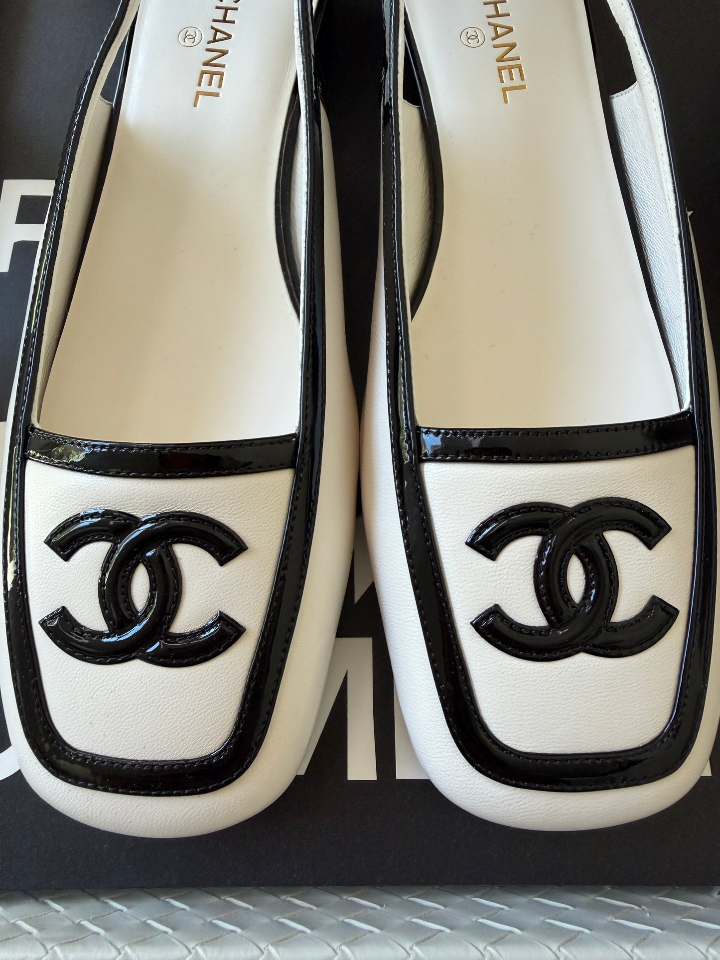 Chanel 26B White Black Blanc Noir Lambskin Patent Square Toe Bold CC Logo Slingback Flats Sling