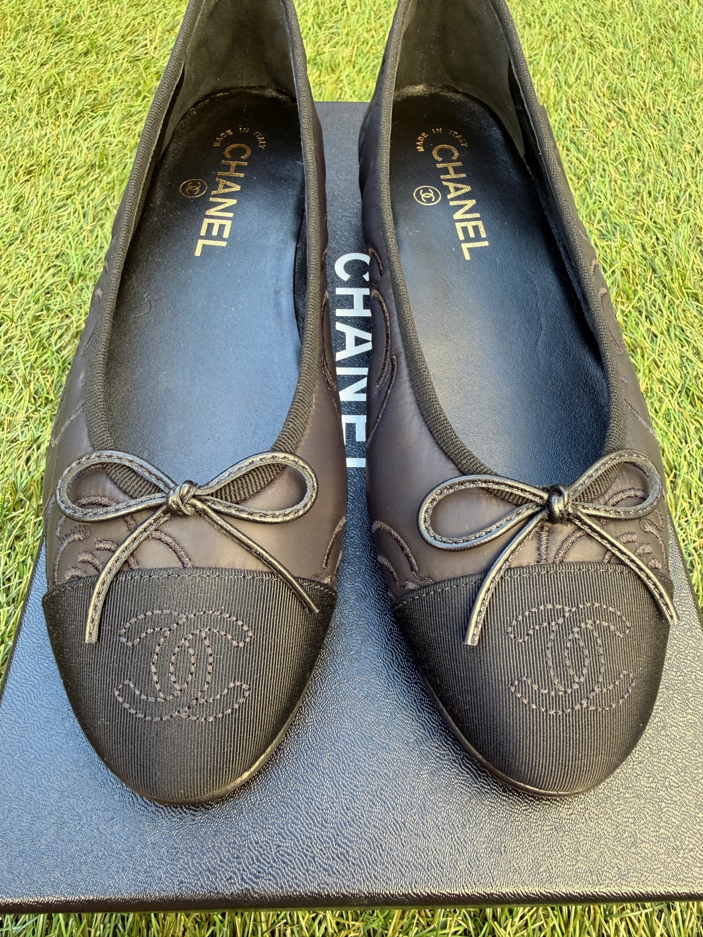 CHANEL CC LOGO CAMELLIA EMBOSSED BLACK NYLON BALLET BALLERINA FLATS CAP TOE