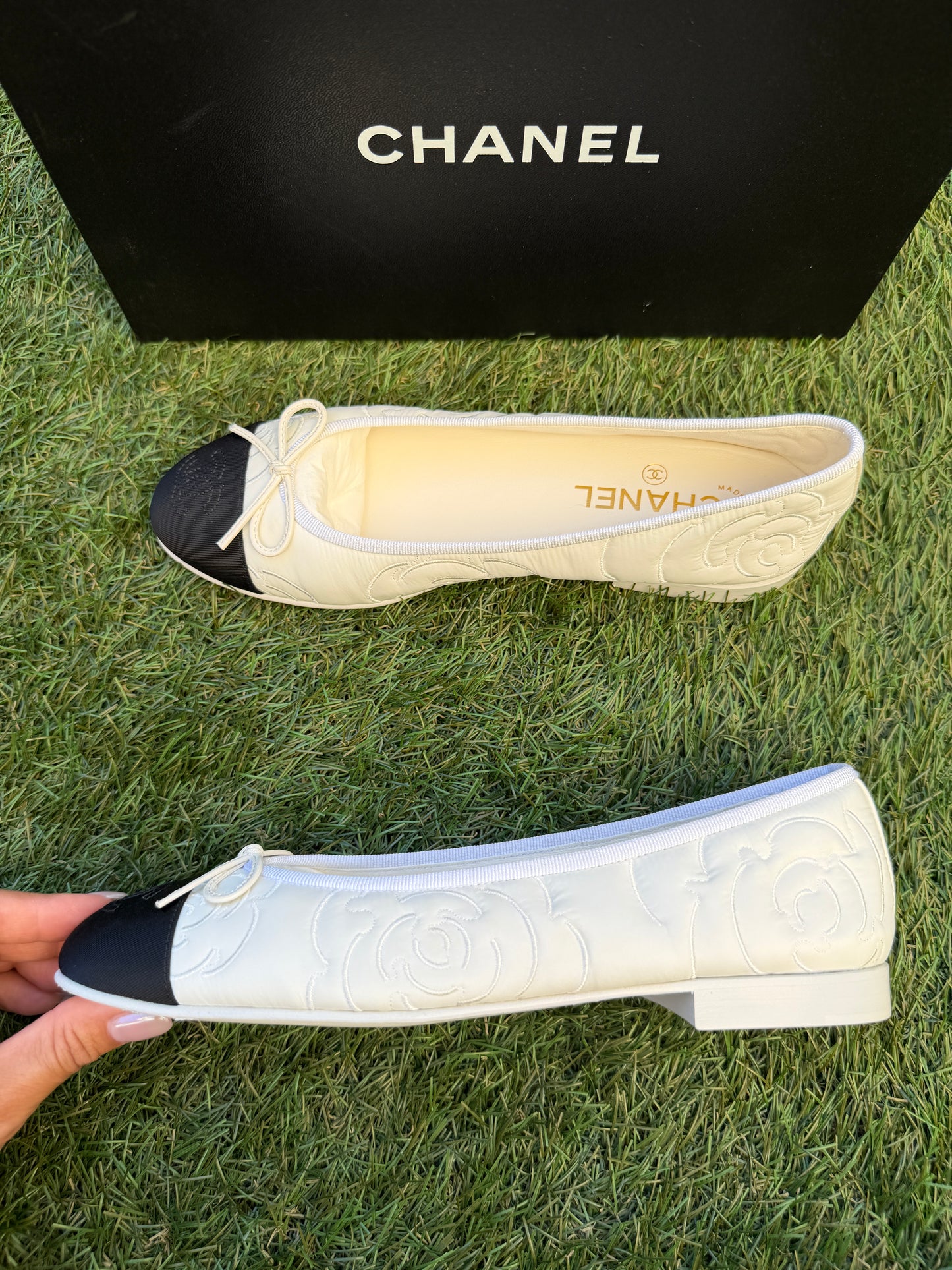 CHANEL WHITE LOGO CAMELLIA EMBOSSED EMBROIDERED FABRIC NYLON BALLET BALLERINA FLATS CAP TOE