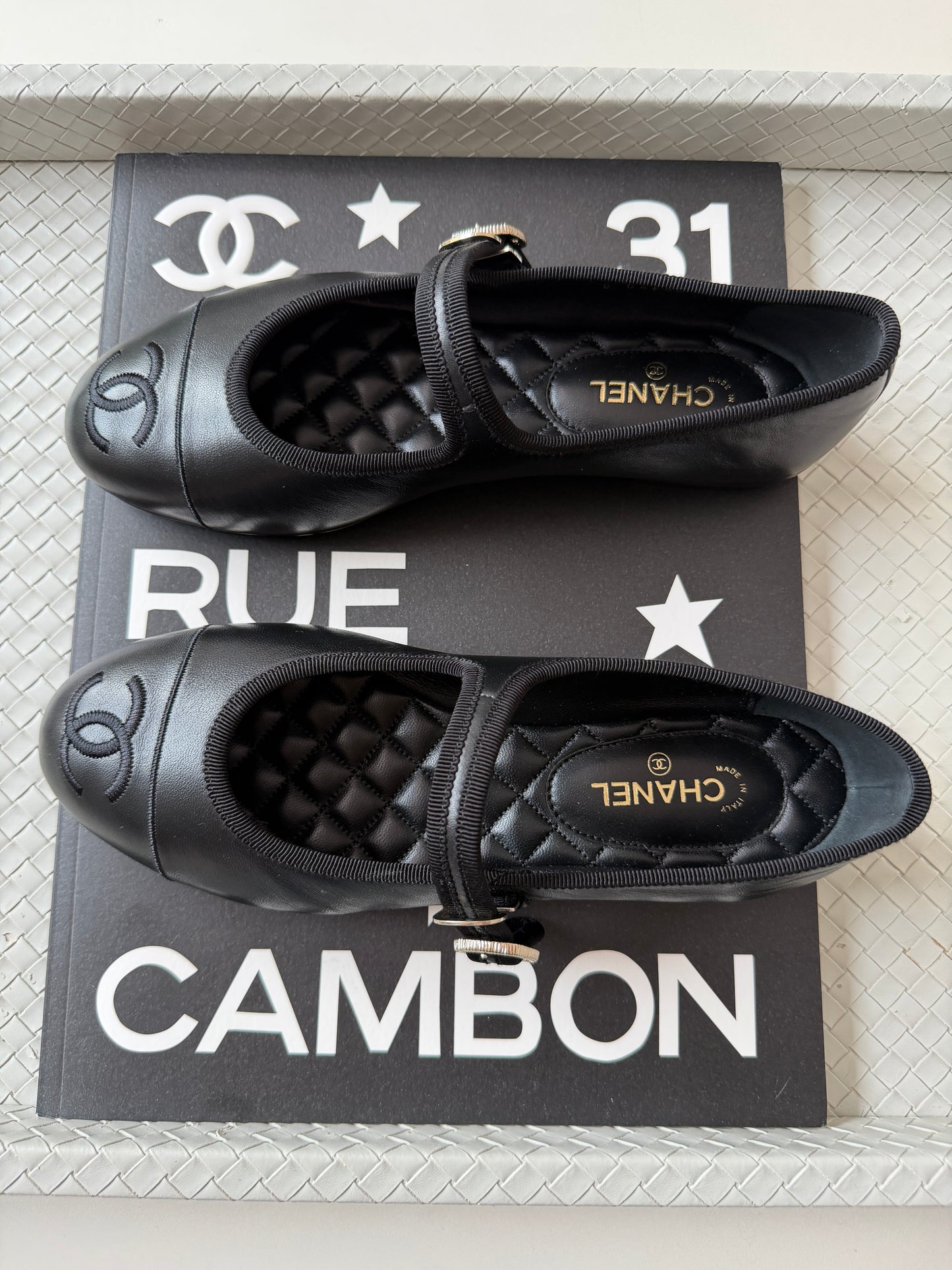 2026 CHANEL CC LOGO BLACK LEATHER CAP TOE MARYJANE BALLET FLATS SHOES GOLD BUCKLE