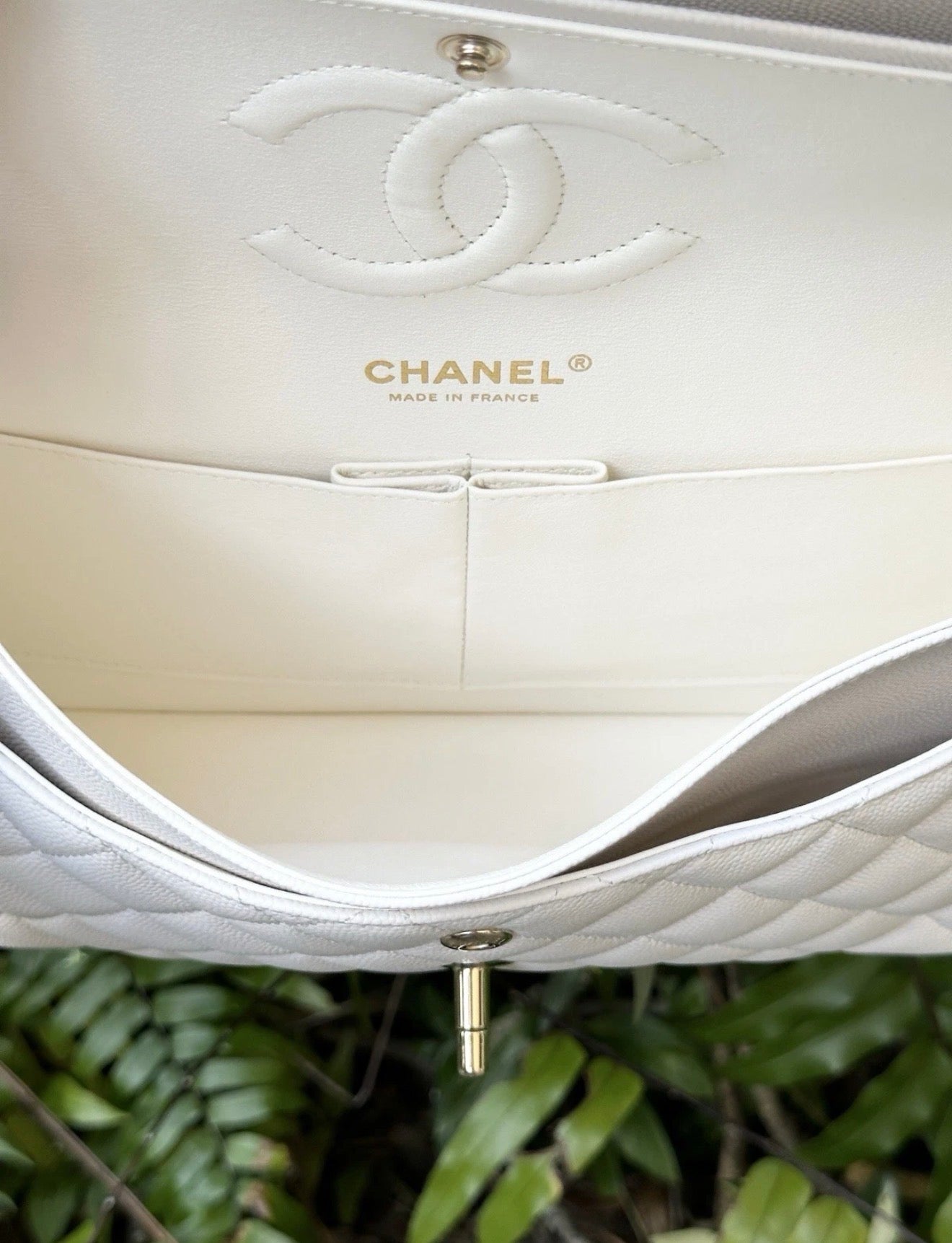 CHANEL WHITE CAVIAR LEATHER MEDIUM CLASSIC DOUBLE FLAP BAG LIGHT GOLD HARDWARE