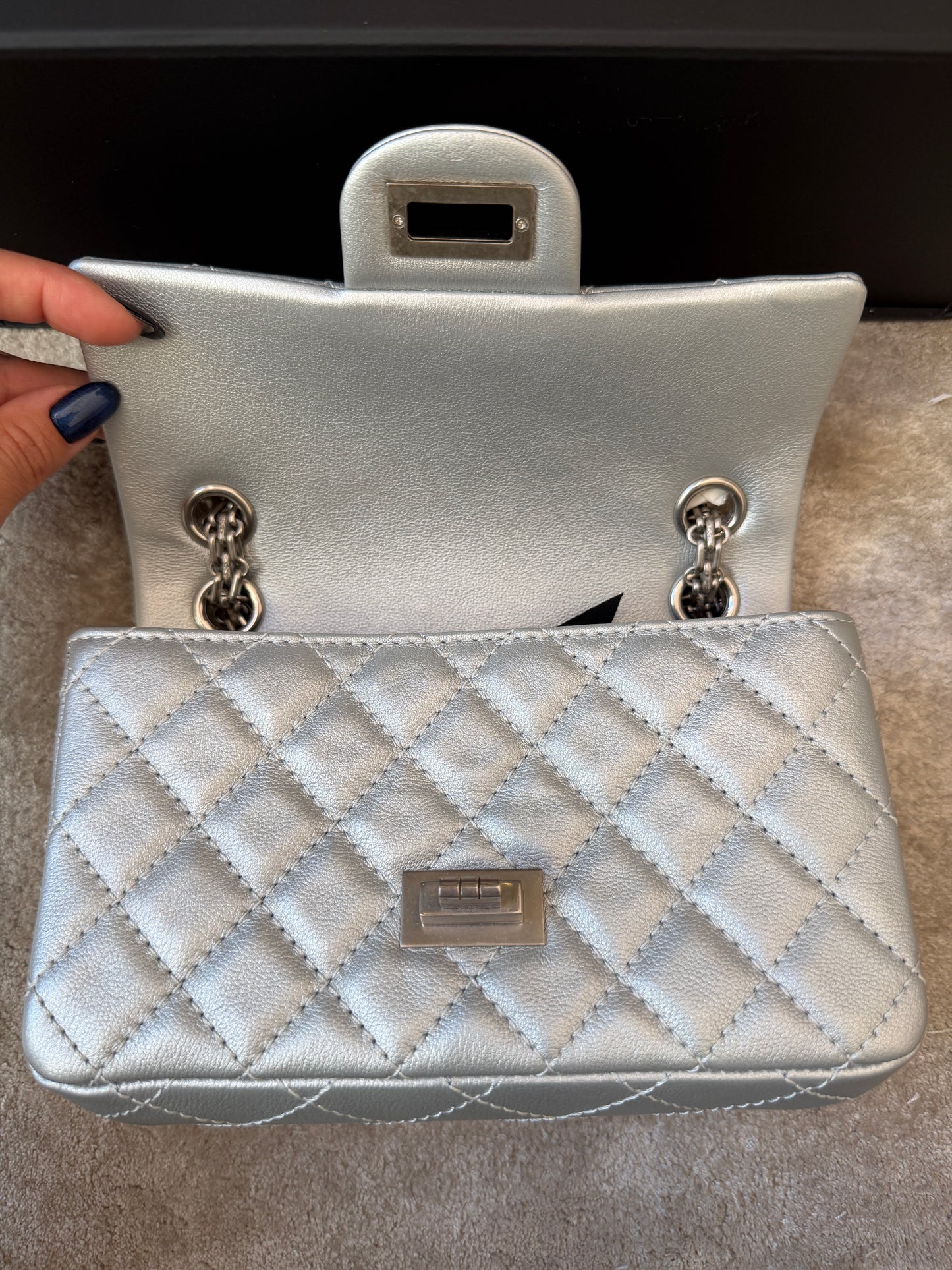 2021A CHANEL MINI REISSUE 2.55 METALLIC SILVER GOATSKIN LEATHER FLAP LEATHER BAG CHAIN CROSS BODY