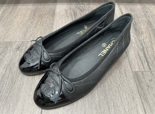 CHANEL CC LOGO STAMPED EMBOSSED BLACK LEATHER PATENT CAP TOE BALLET BALLERINA FLATS SHOES