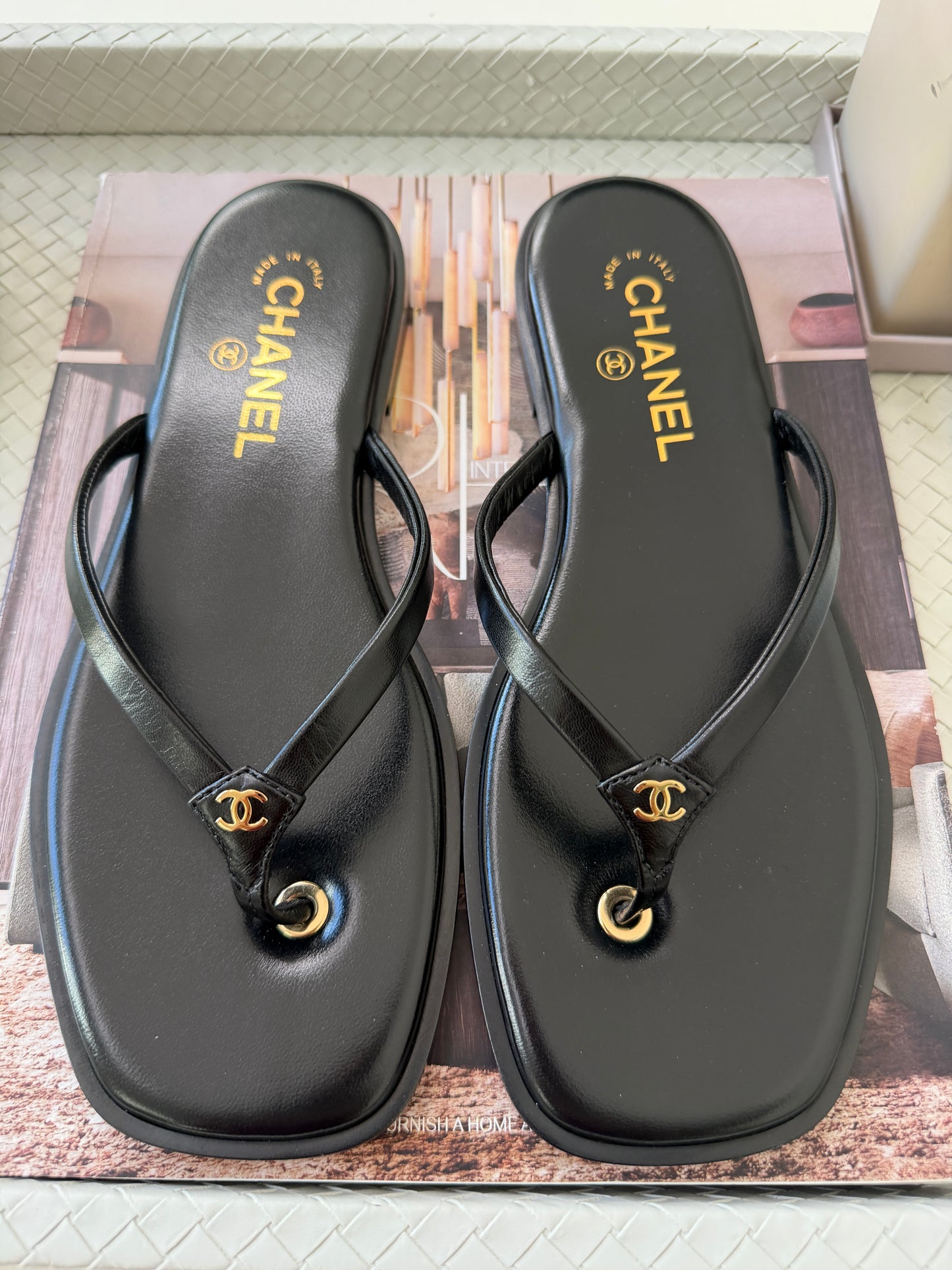 Chanel 2026 MÉTIERS D’ART Black Leather Gold CC Logo Flip Flops Slides Flat Sandals Thongs