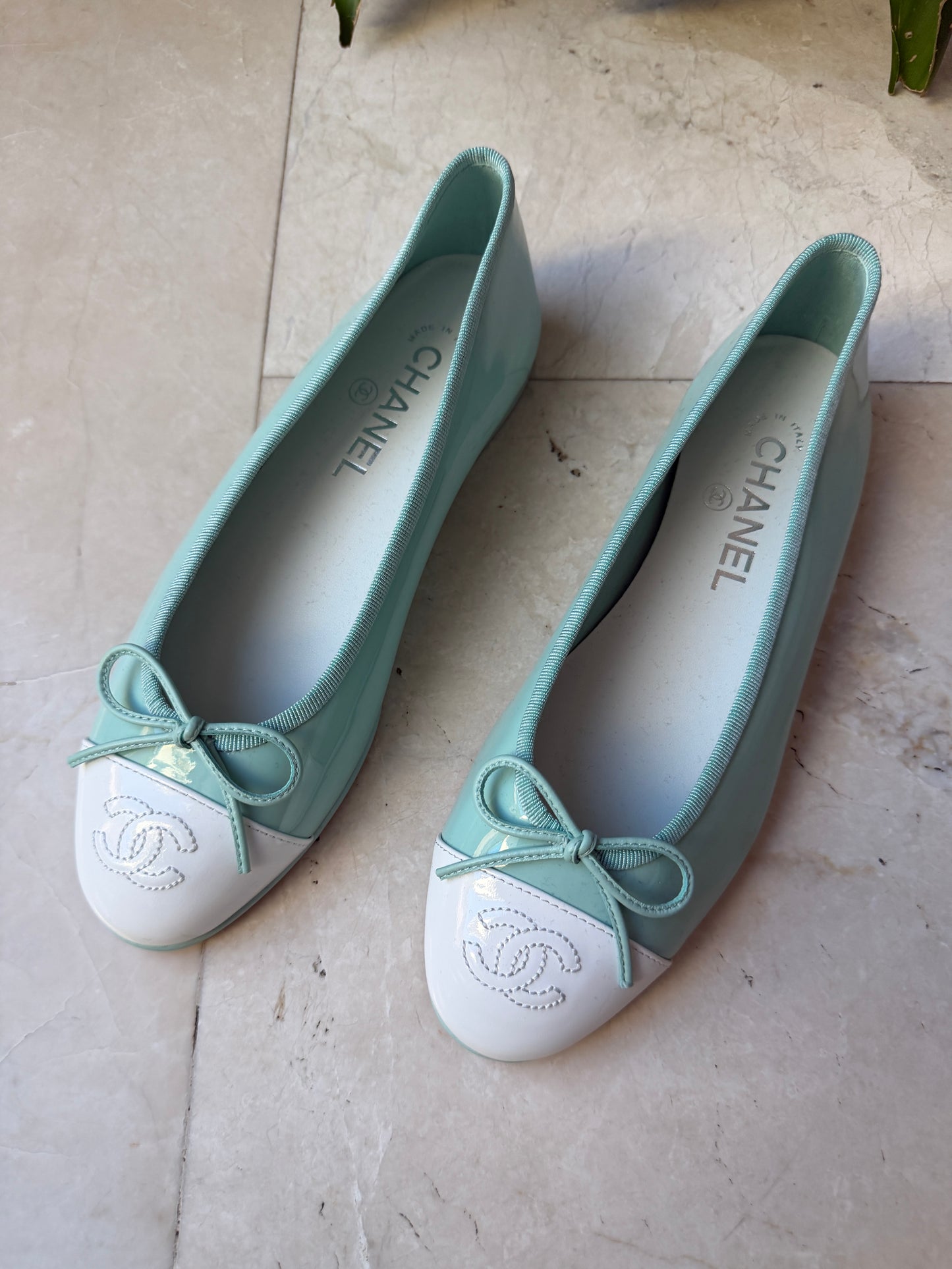 CHANEL MINTY TURQUOISE LIGHT GREEN PATENT LEATHER WHITE CC CAP TOE BALLET BALLERINA FLATS