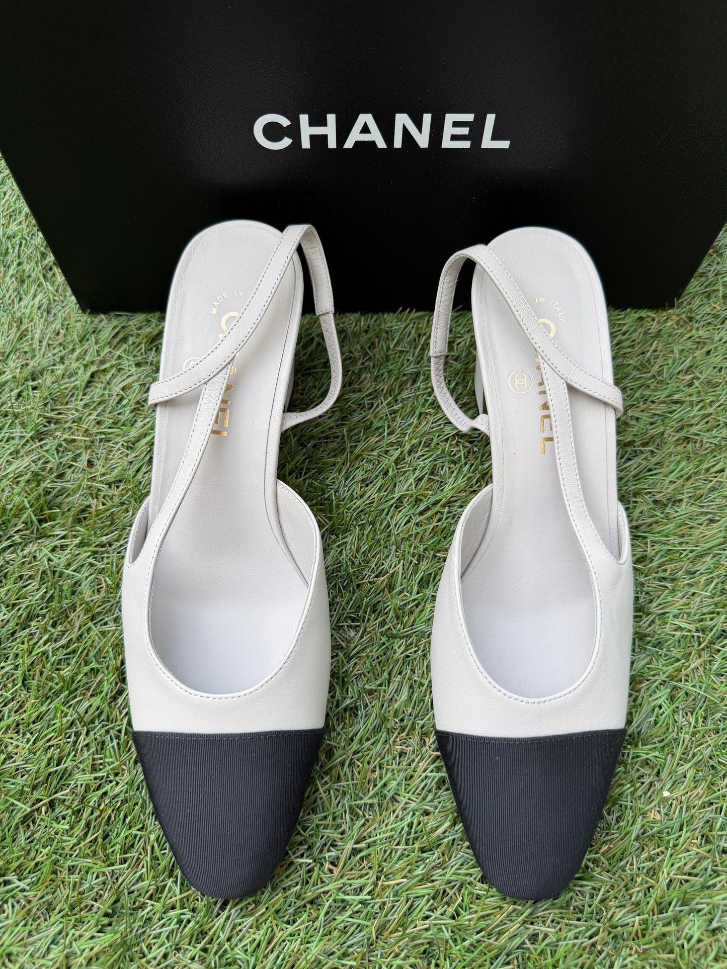 CHANEL CLASSIC LOGO LIGHT GRAY LEATHER SLINGBACK LOW HEEL SLINGBACKS CAP TOE