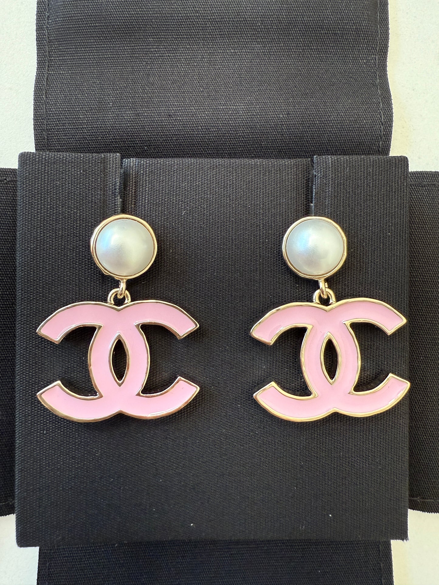 Chanel 25P CC Logo Pink Metal Resin Gold Tone Stud White Pearl Pendant Earrings