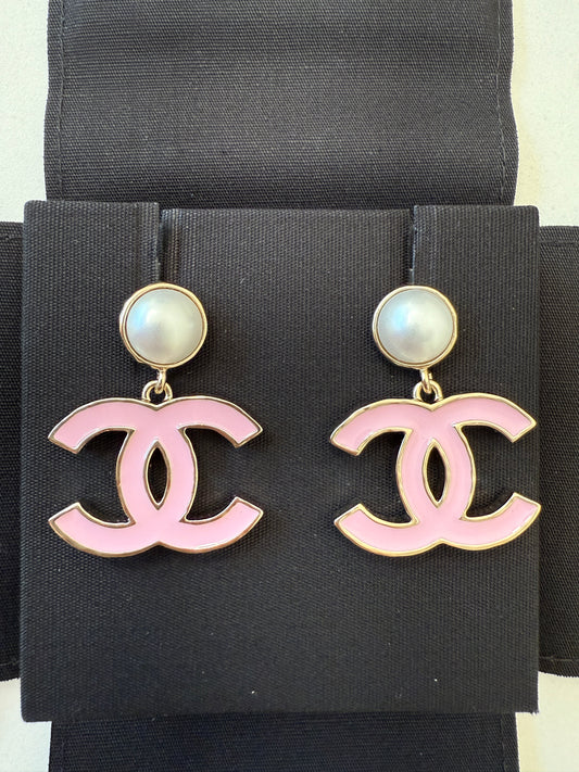 Chanel 25P CC Logo Pink Metal Resin Gold Tone Stud White Pearl Pendant Earrings