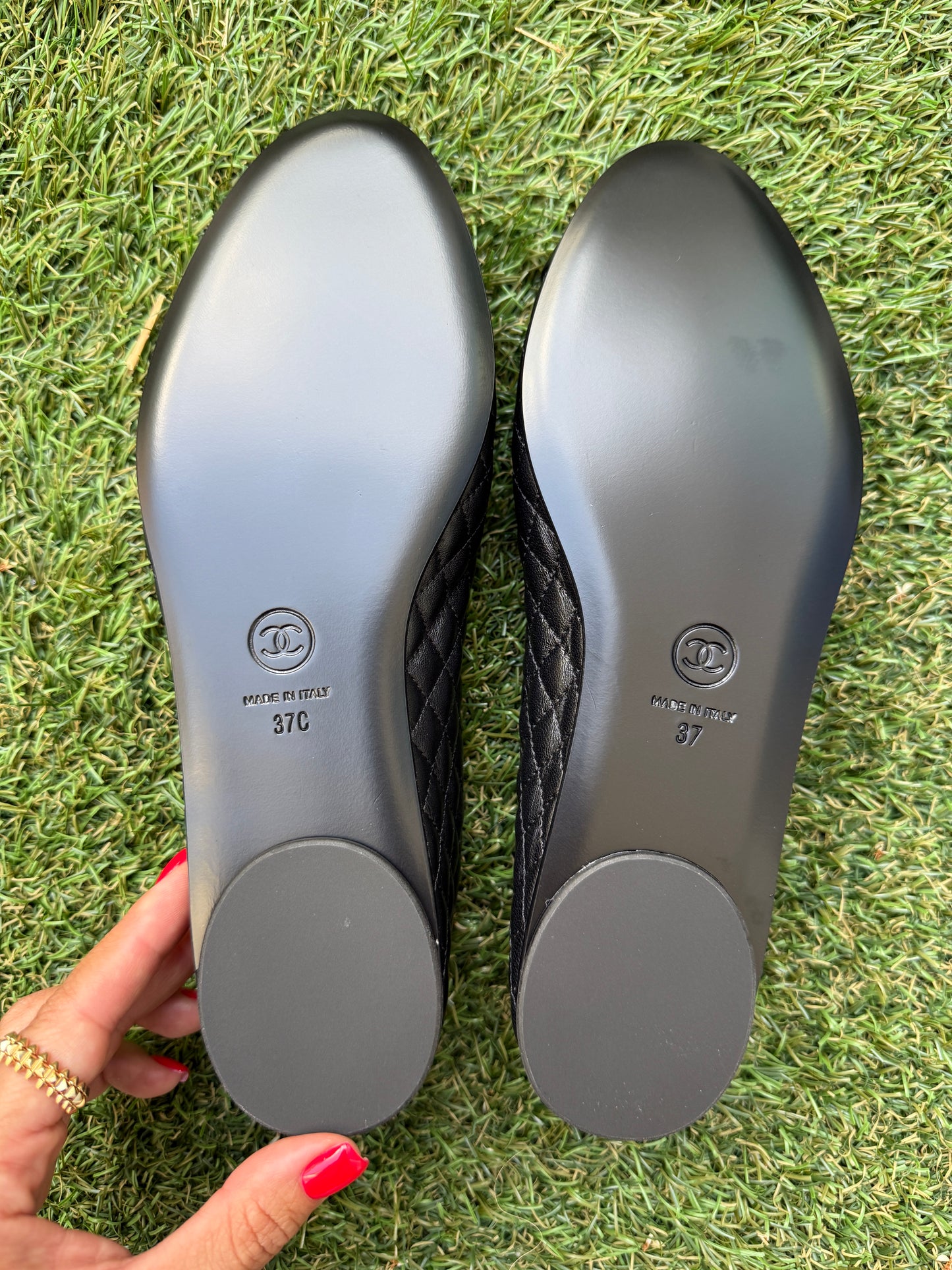 CHANEL CC LOGO BLACK LEATHER MARYJANE BALLET FLATS GOLD BUCKLE 37/37C MISMATCH