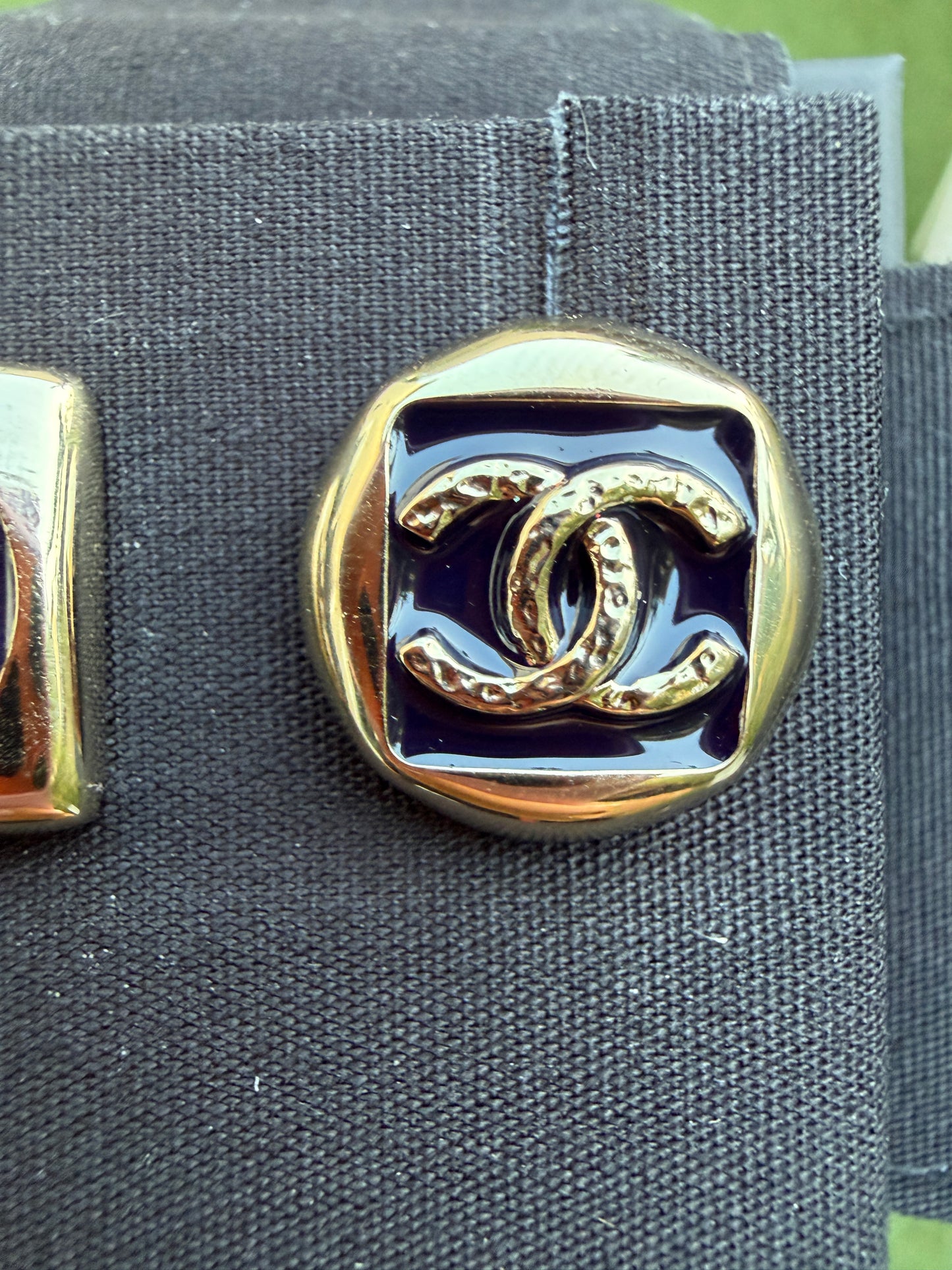 2026 C CHANEL RUNWAY SQUARE ROUND CC LOGO BLUE ENAMEL GOLD TONE EARRINGS STUDS