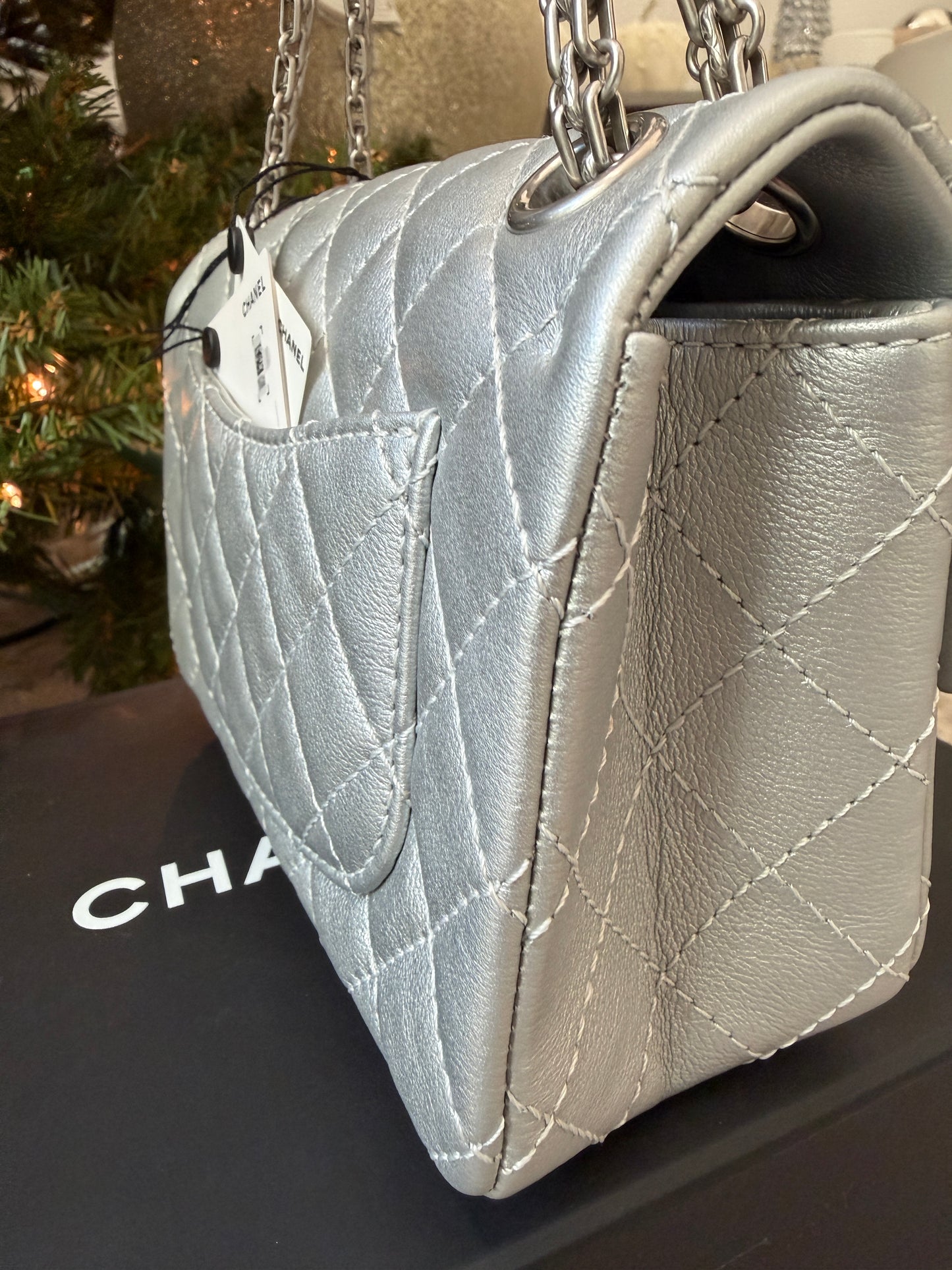 2021A CHANEL MINI REISSUE 2.55 METALLIC SILVER GOATSKIN LEATHER FLAP LEATHER BAG CHAIN CROSS BODY