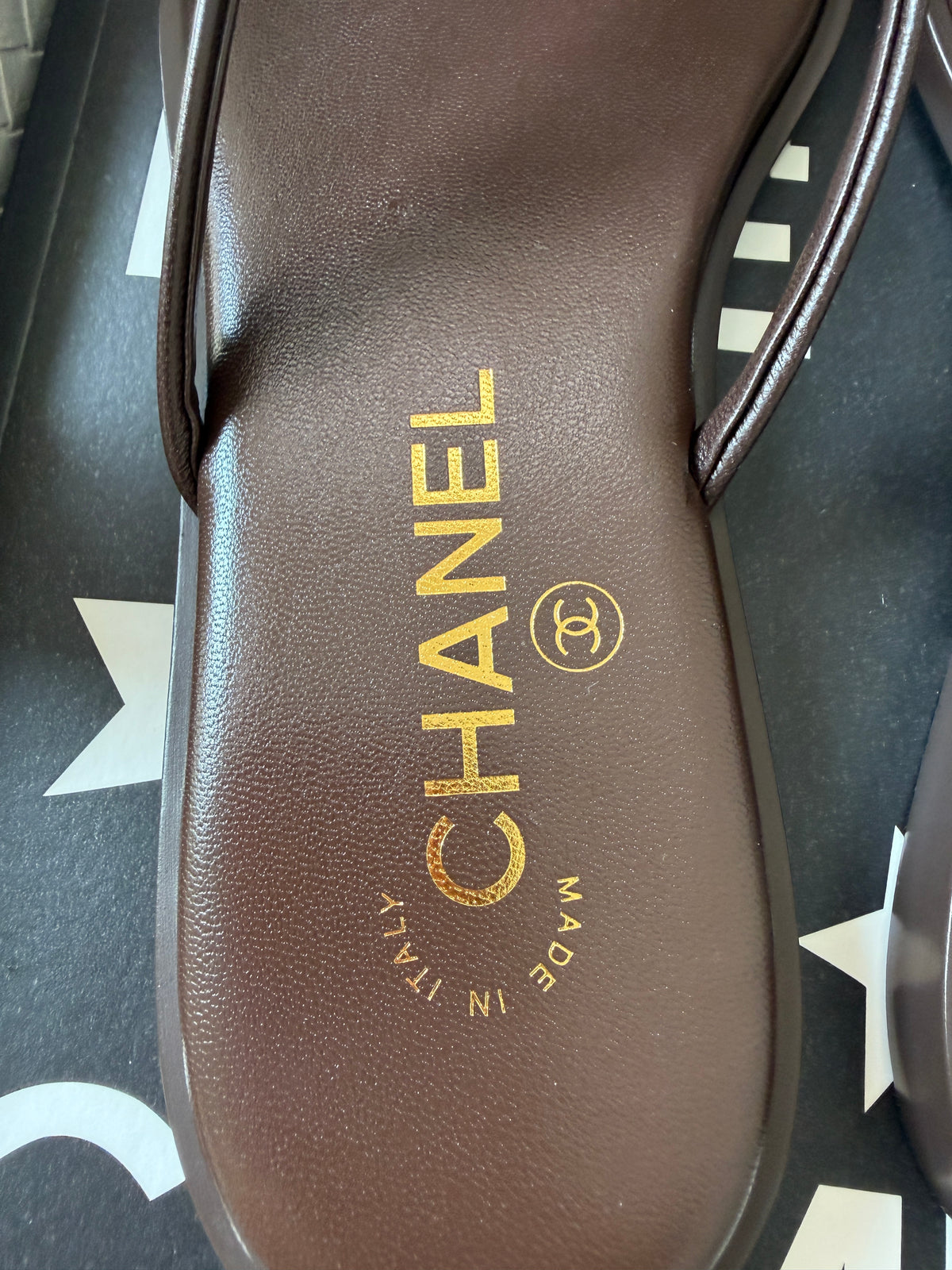 Chanel 2026 MÉTIERS D’ART Brown Leather Gold CC Logo Flip Flops Slides Flat Sandals Thongs 26A