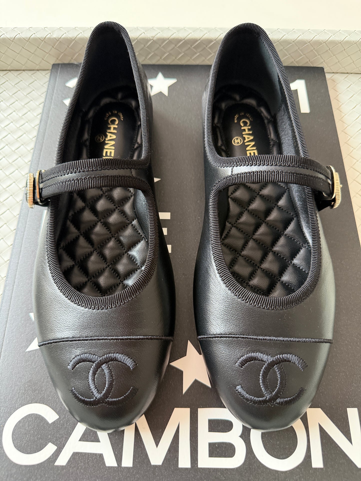 2026 CHANEL CC LOGO BLACK LEATHER CAP TOE MARYJANE BALLET FLATS SHOES GOLD BUCKLE