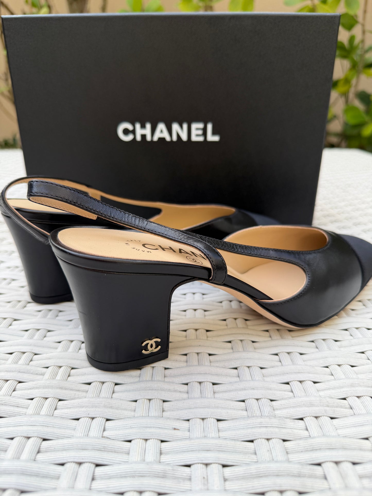 CHANEL CLASSIC CC LOGO BLACK LEATHER SLINGBACK LOW HEELS SLINGBACKS CAP TOE