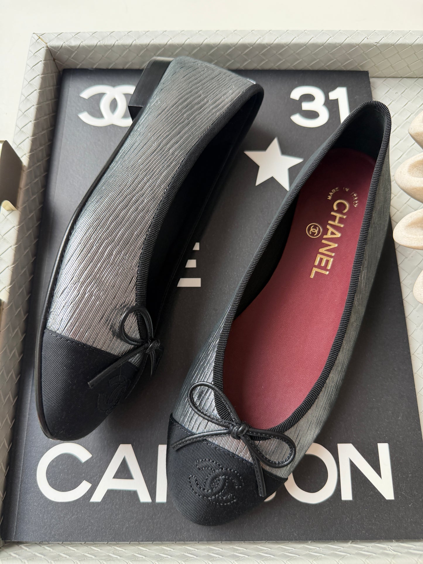 CHANEL SILVER BLACK GROSGRAIN CC LOGO CAP TOE 2026 BALLERINA BALLET FLATS