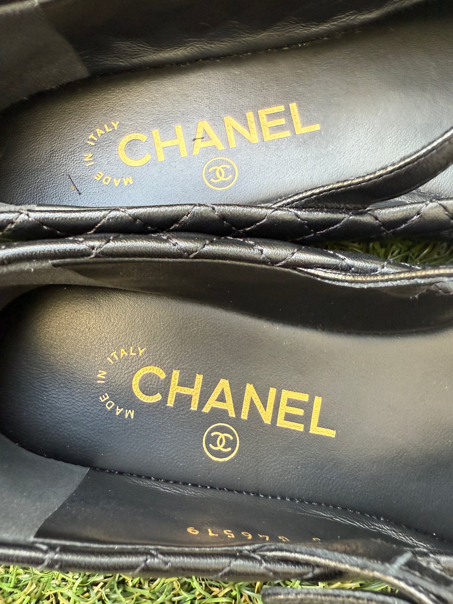 CHANEL CC LOGO BLACK LEATHER MARYJANE BALLET FLATS GOLD BUCKLE 37/37C MISMATCH