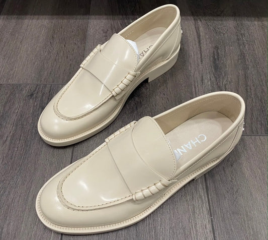 CHANEL IVORY SHINY LEATHER LOAFERS OXFORD SHOES