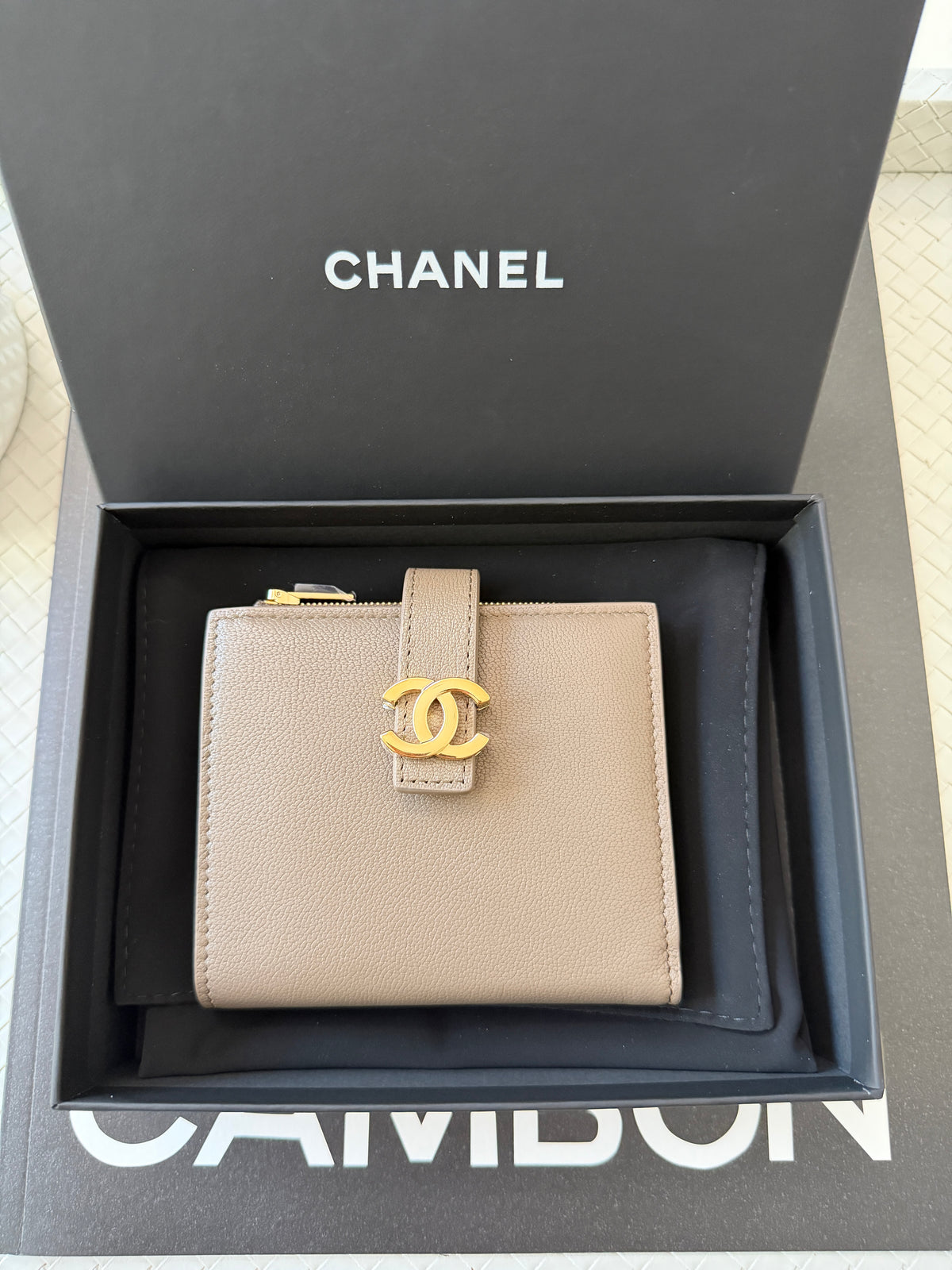 Chanel Metier’s d’Art 26A Bifold Dark Khaki Fonce Chèvre Leather Gold CC Logo Small Wallet Card Holder