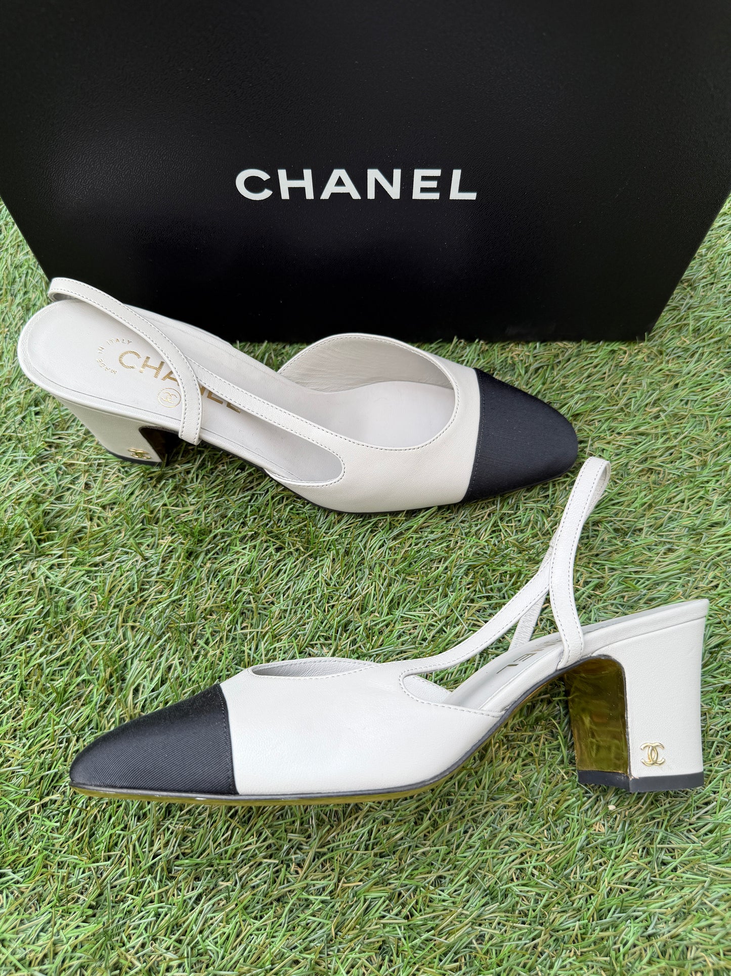CHANEL CLASSIC LOGO LIGHT GRAY LEATHER SLINGBACK LOW HEEL SLINGBACKS CAP TOE