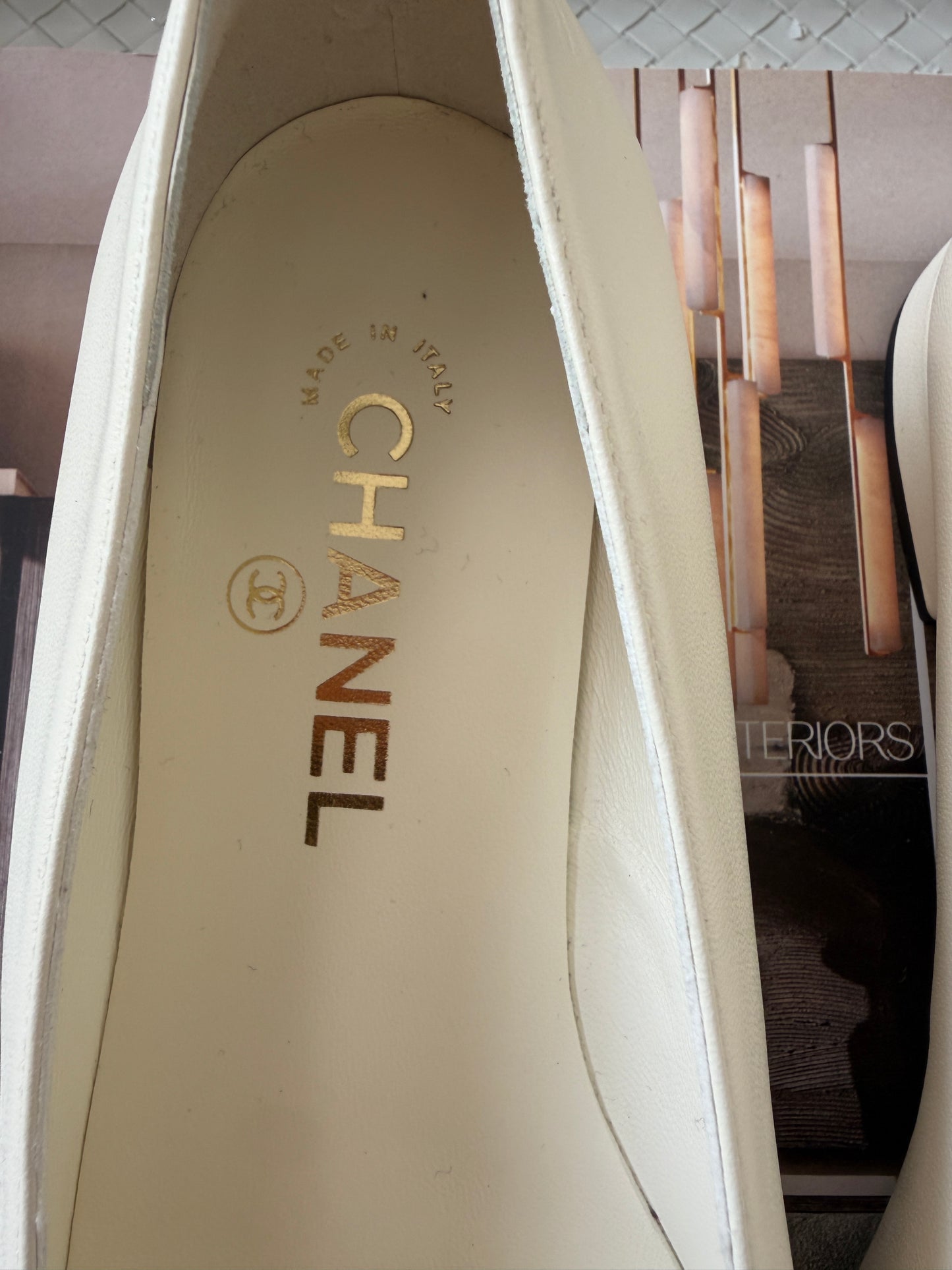 Chanel SS 26 Blazy Ivory Lambskin Square Toe CC Logo Turn-lock Ballet Flats