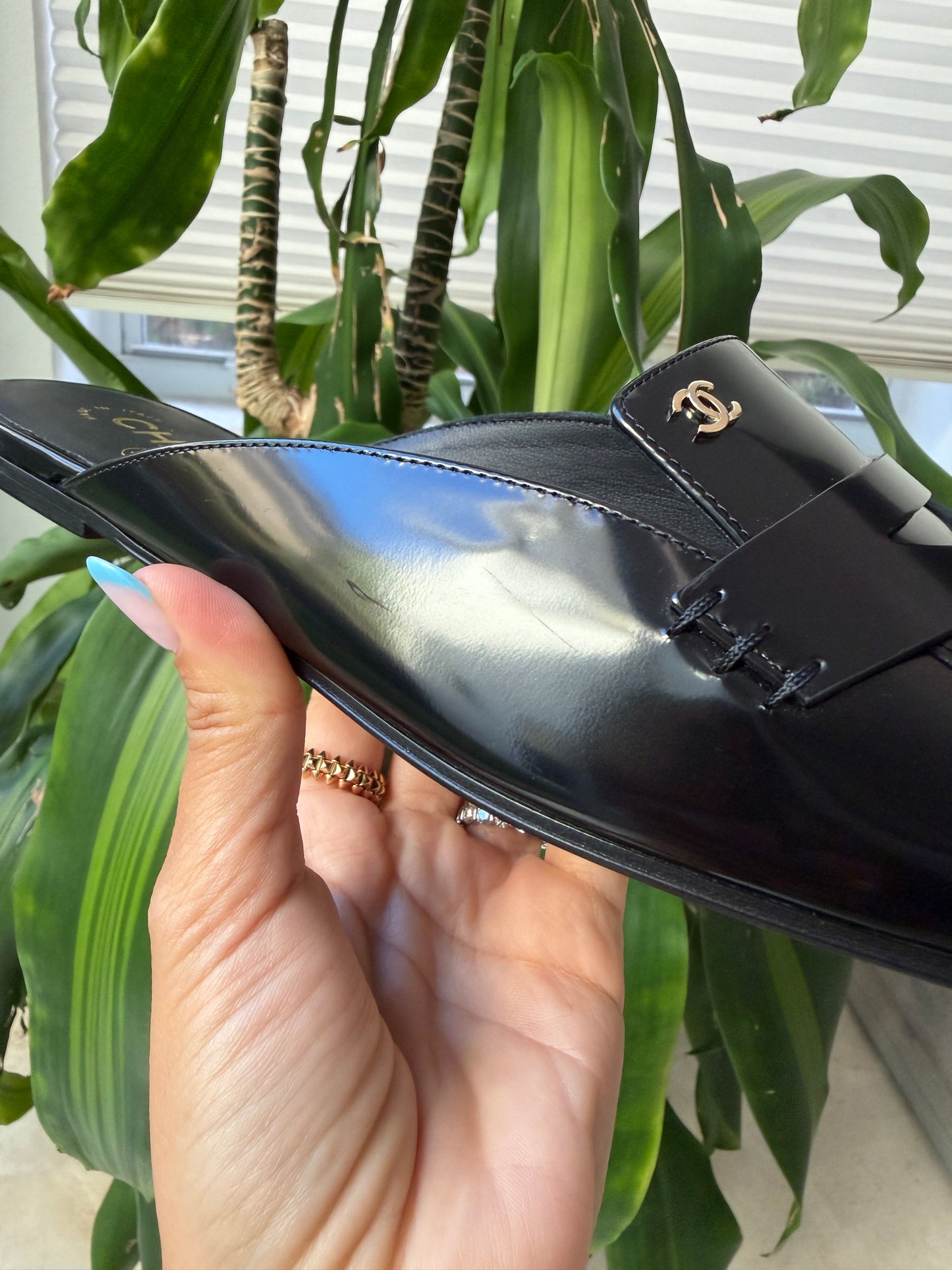 CHANEL F/W 2026 BLACK SHINY CALFSKIN LEATHER MULE LOAFERS  SQUARE TOE BLAZY MULES SLIDES