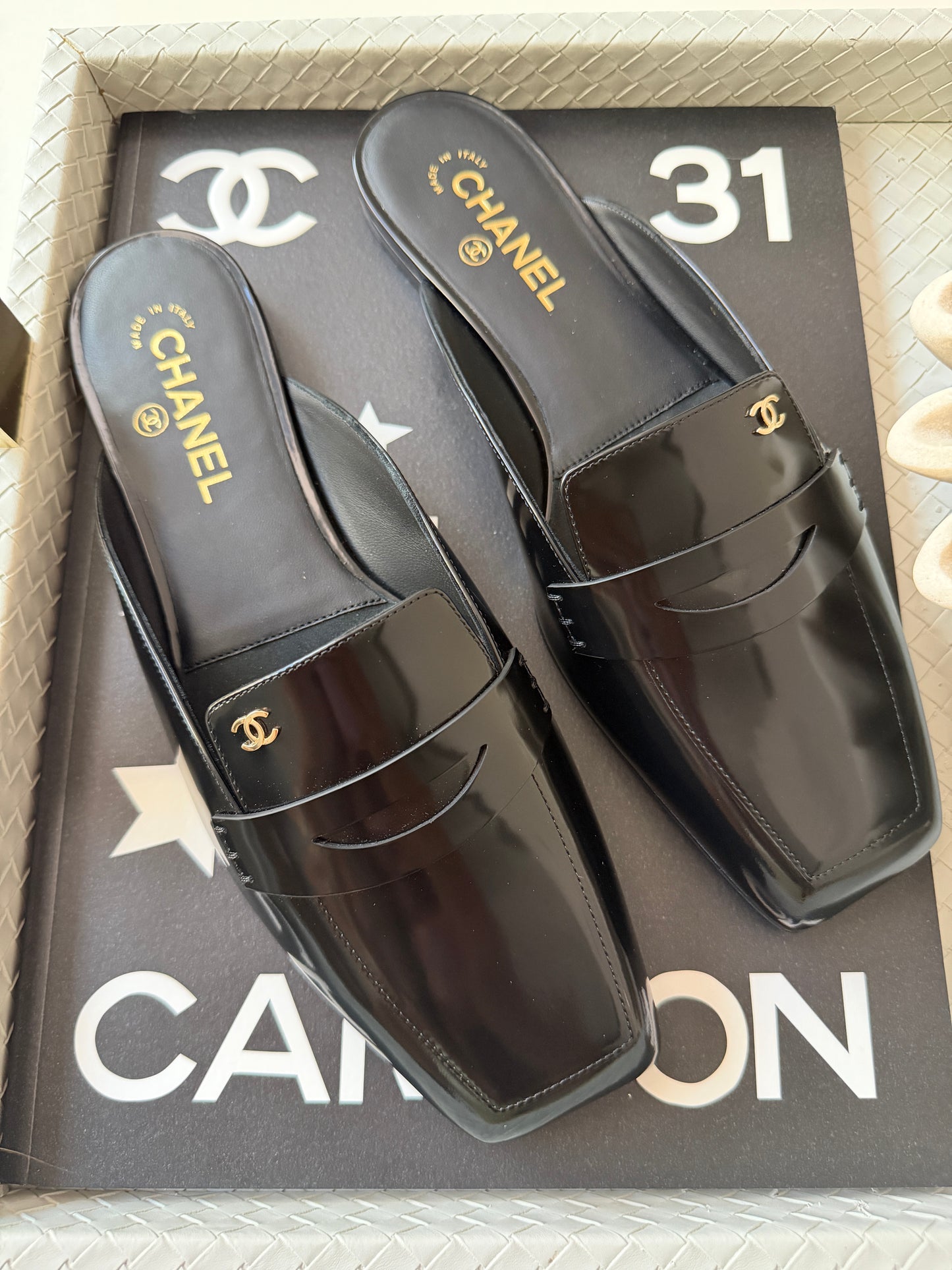CHANEL F/W 2026 BLACK SHINY CALFSKIN LEATHER MULE LOAFERS  SQUARE TOE BLAZY MULES SLIDES
