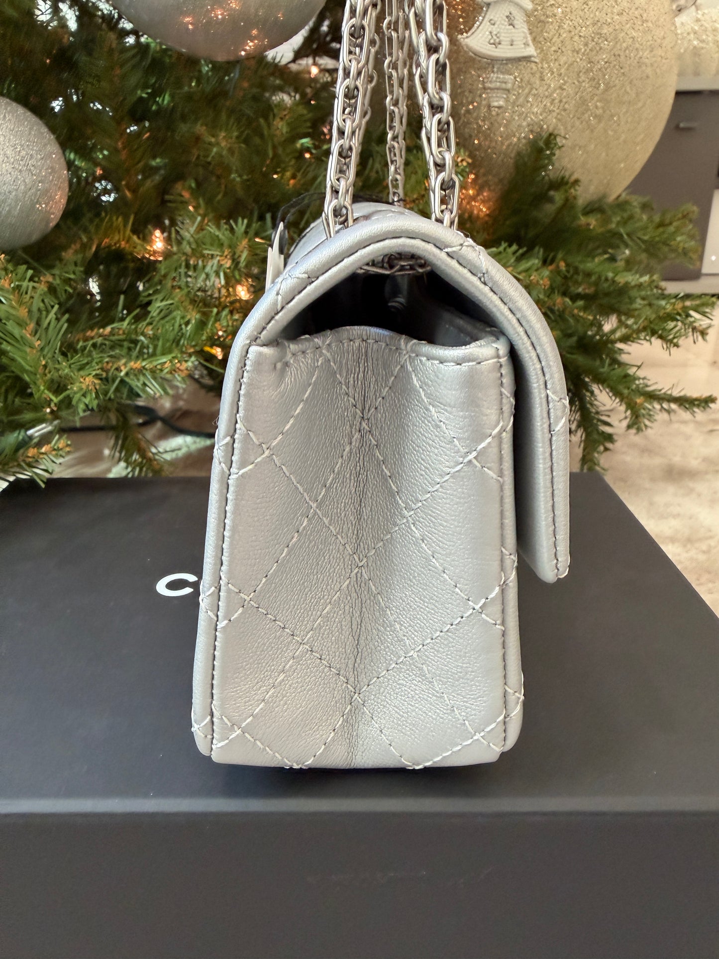 2021A CHANEL MINI REISSUE 2.55 METALLIC SILVER GOATSKIN LEATHER FLAP LEATHER BAG CHAIN CROSS BODY