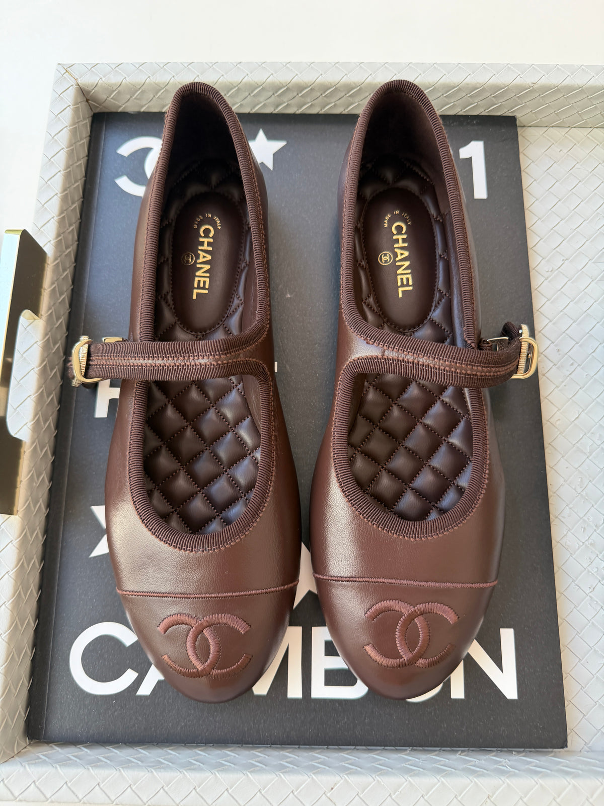 CHANEL CC LOGO BROWN MARRON FONCE LEATHER MARYJANE BALLET FLATS SHOES GHW