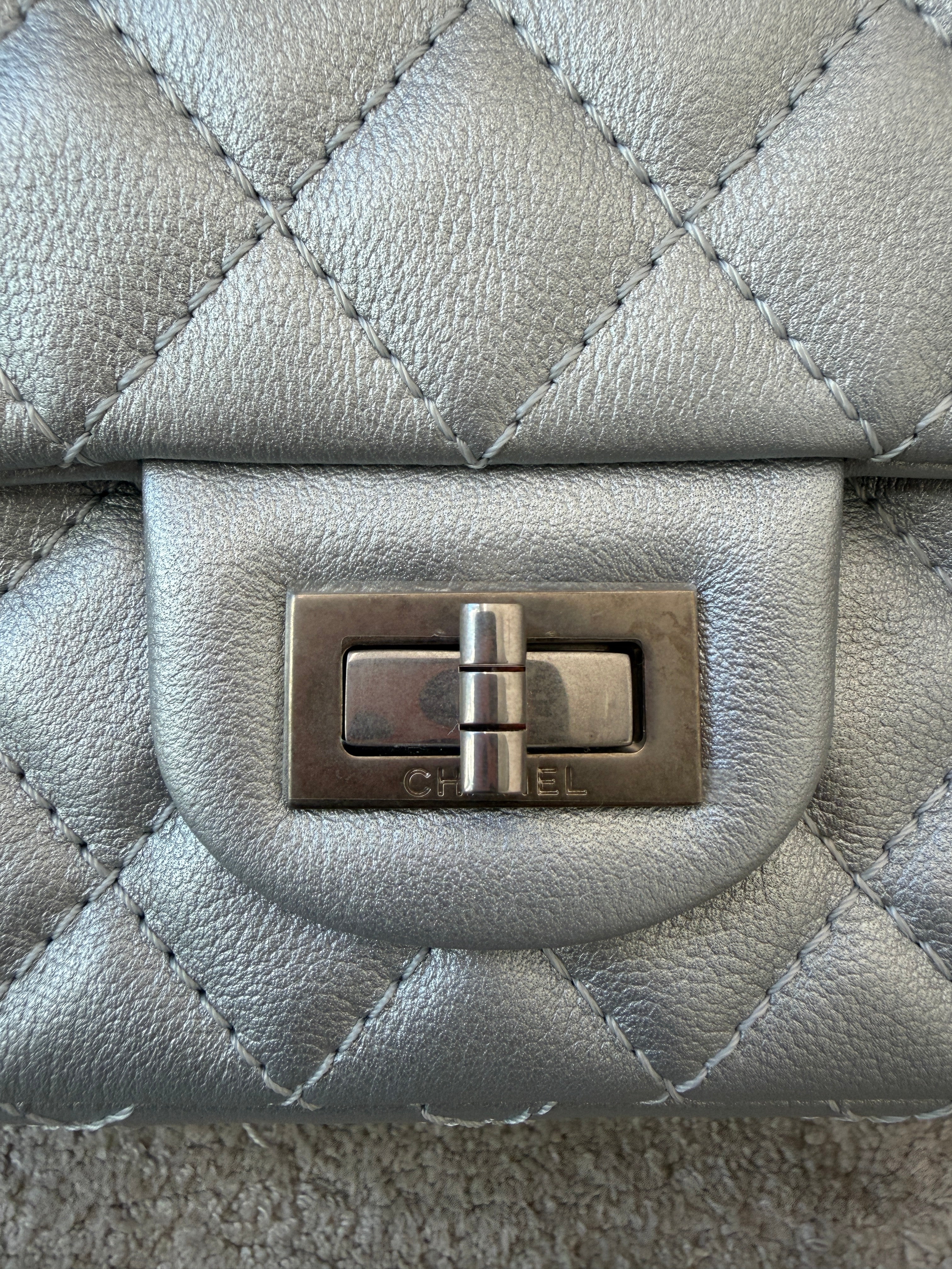 2021A CHANEL MINI REISSUE 2.55 METALLIC SILVER GOATSKIN LEATHER