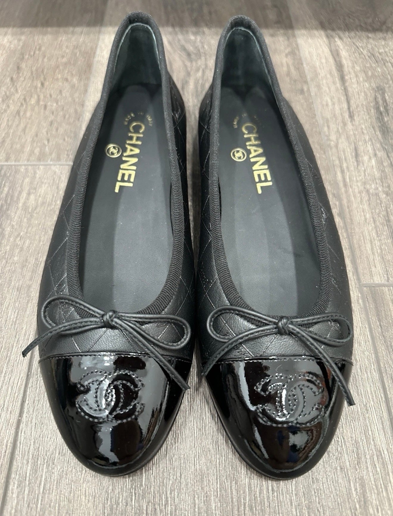 CHANEL CC LOGO STAMPED EMBOSSED BLACK LEATHER PATENT CAP TOE BALLET BALLERINA FLATS SHOES