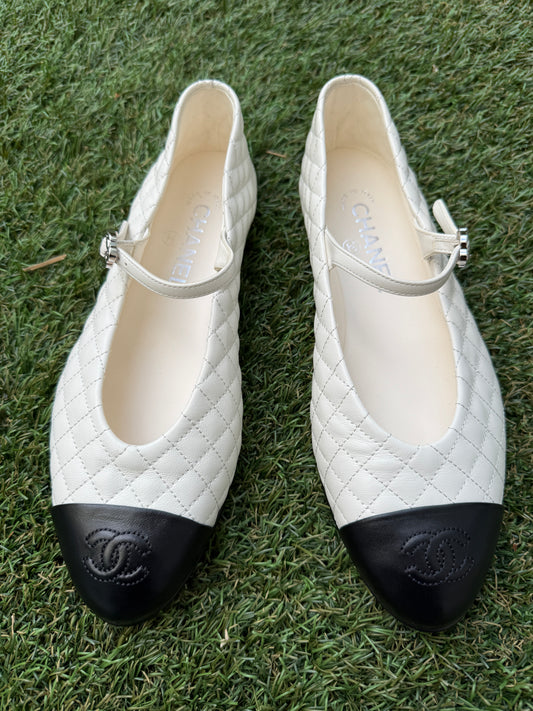 2025 CHANEL CC LOGO WHITE LEATHER MARYJANE BALLET BALLERINA FLATS SHOES SILVER BUCKLE QUILTED
