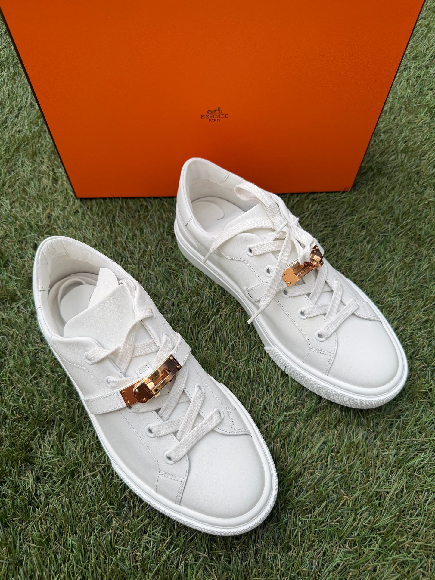 $1.7K HERMES KELLY BUCKLE DAY WHITE BLANC LEATHER WITH ROSE GOLD HW SNEAKERS