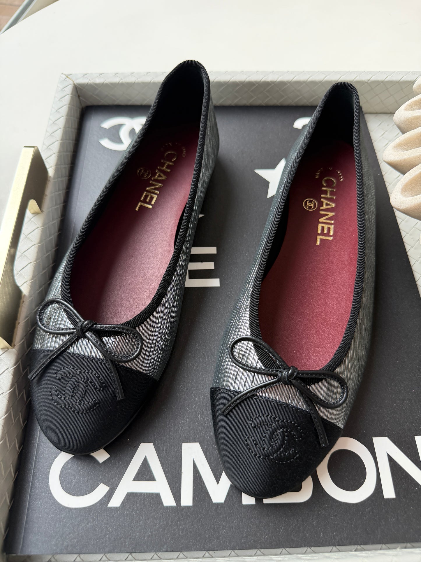 CHANEL SILVER BLACK GROSGRAIN CC LOGO CAP TOE 2026 BALLERINA BALLET FLATS