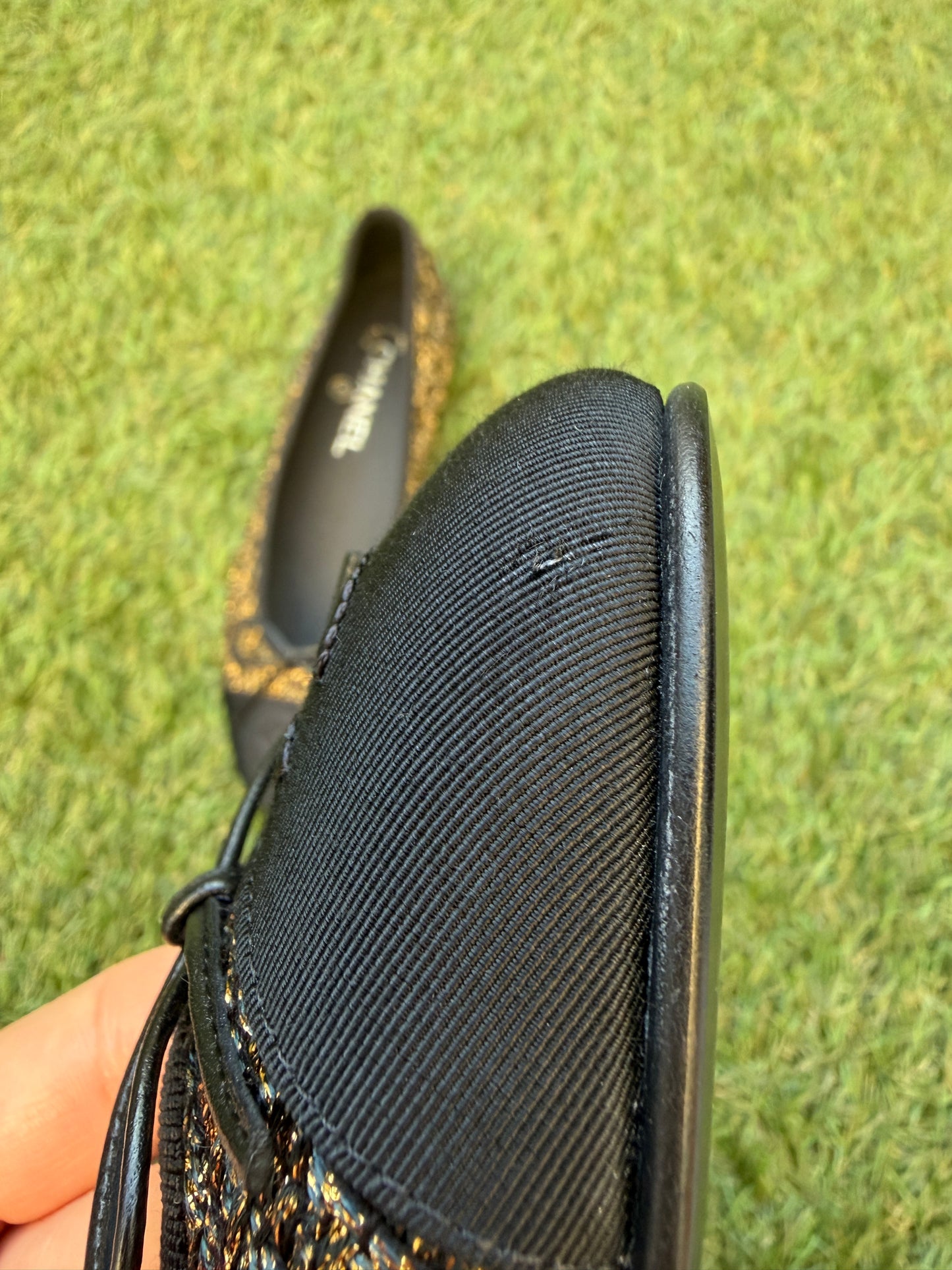 CHANEL CC LOGO GOLD BLACK FABRIC TWEED BALLET BALLETINA FLATS CAP TOE  SHOES