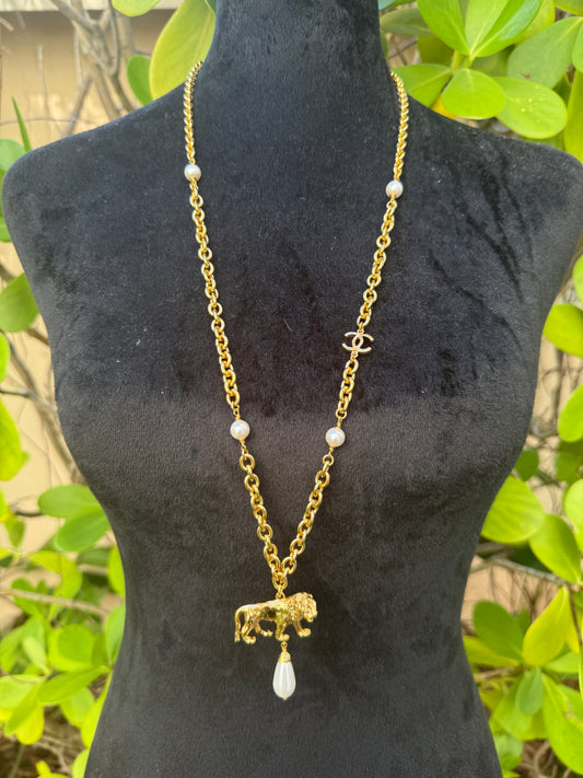 CHANEL 22A GOLD TONE LARGE CC LOGO PENDANT LION PEARL DROP CHARM CHAIN NECKLACE RUNWAY