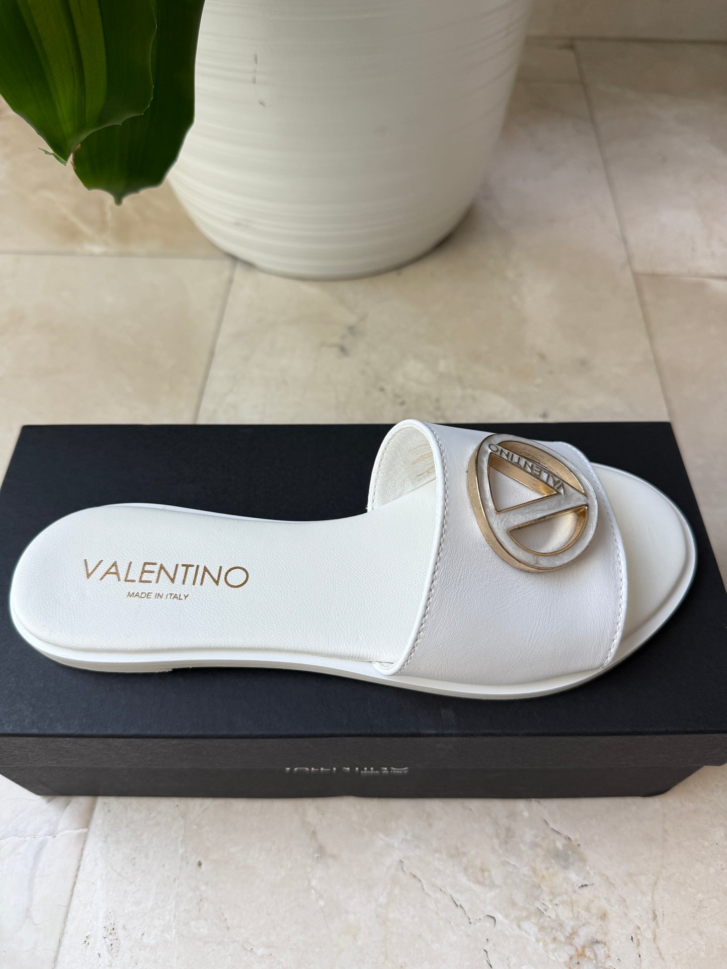 VALENTINO BY MARIO VALENTINO BUGOLA LEATHER LOGO SLIDE SANDAL WHITE SLIDES