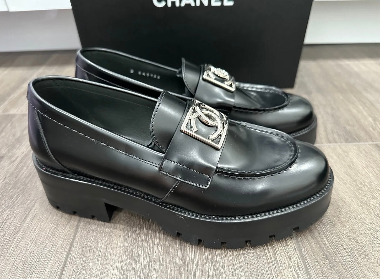 2023 CHANEL BLACK LEATHER METAL CC LOAFERS OXFORD SHOES MOCCASINS
