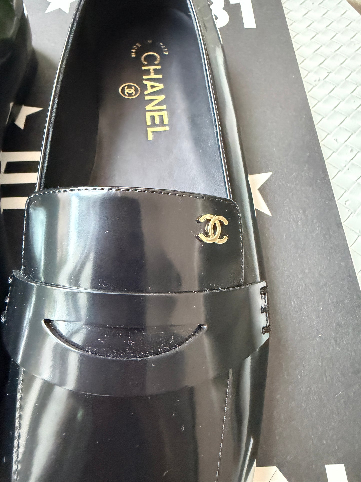 CHANEL F/W 2026 BLACK SHINY CALFSKIN LEATHER LOAFERS SQUARE TOE BLAZY FLATS