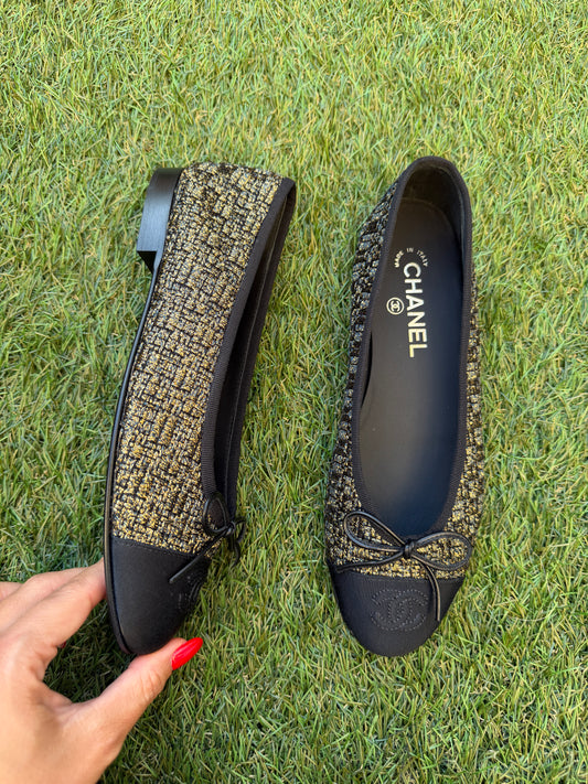 CHANEL CC LOGO GOLD BLACK FABRIC TWEED BALLET BALLETINA FLATS CAP TOE  SHOES